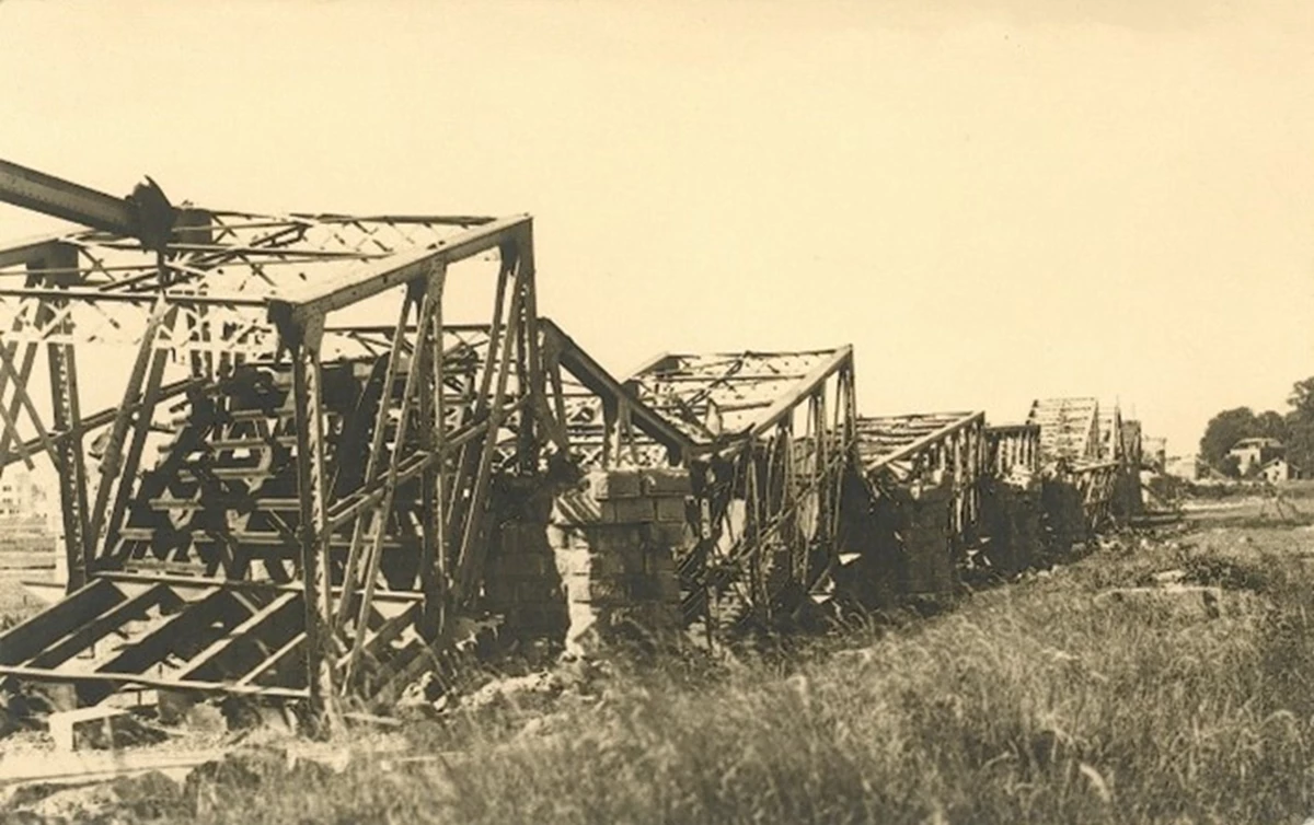 Vernielde spoorbrug Deventer