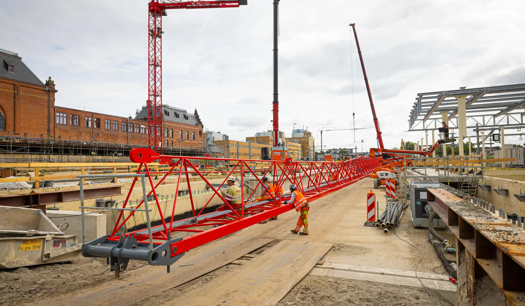 Zowel de kraan als de brug vertrekken nu naar een ander project.