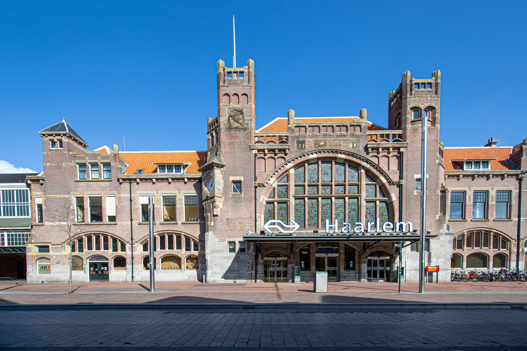 Een leeg station Haarlem
