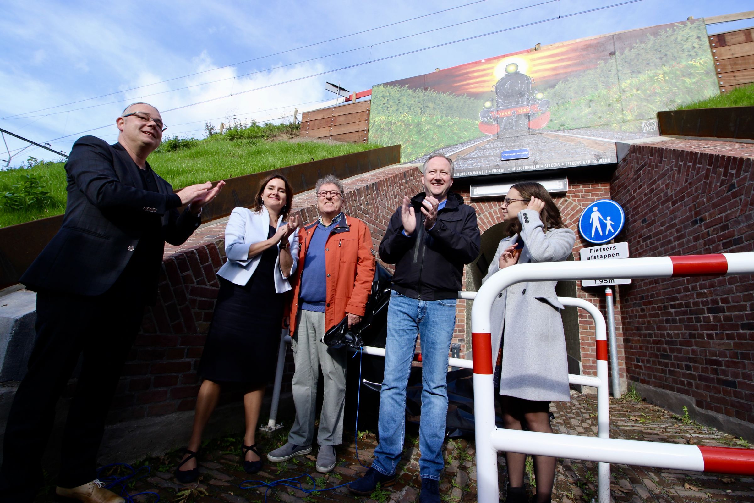 Voetgangerstunnel Schin op Geul gepimpt met muurschilderingen