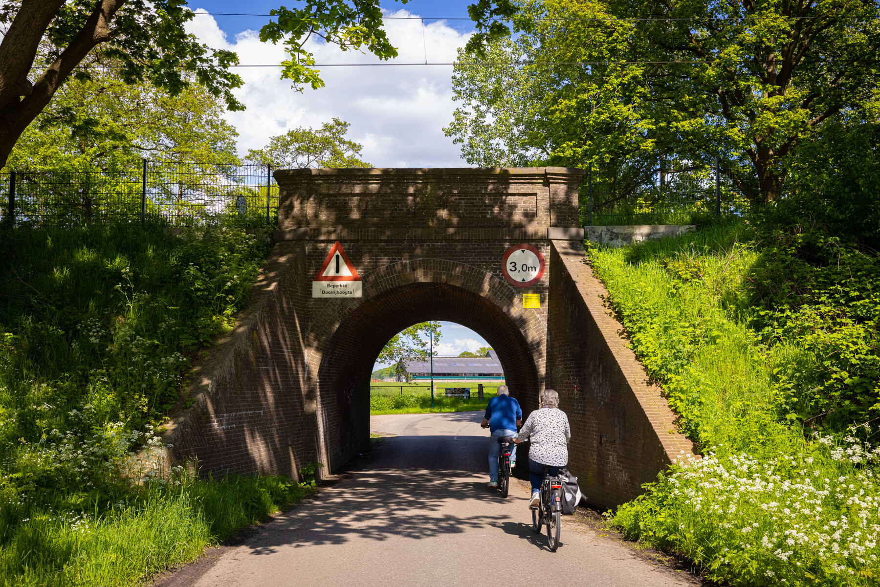 De monumentale onderdoorgang  ter hoogte van Achter de Lijn in Rhenen