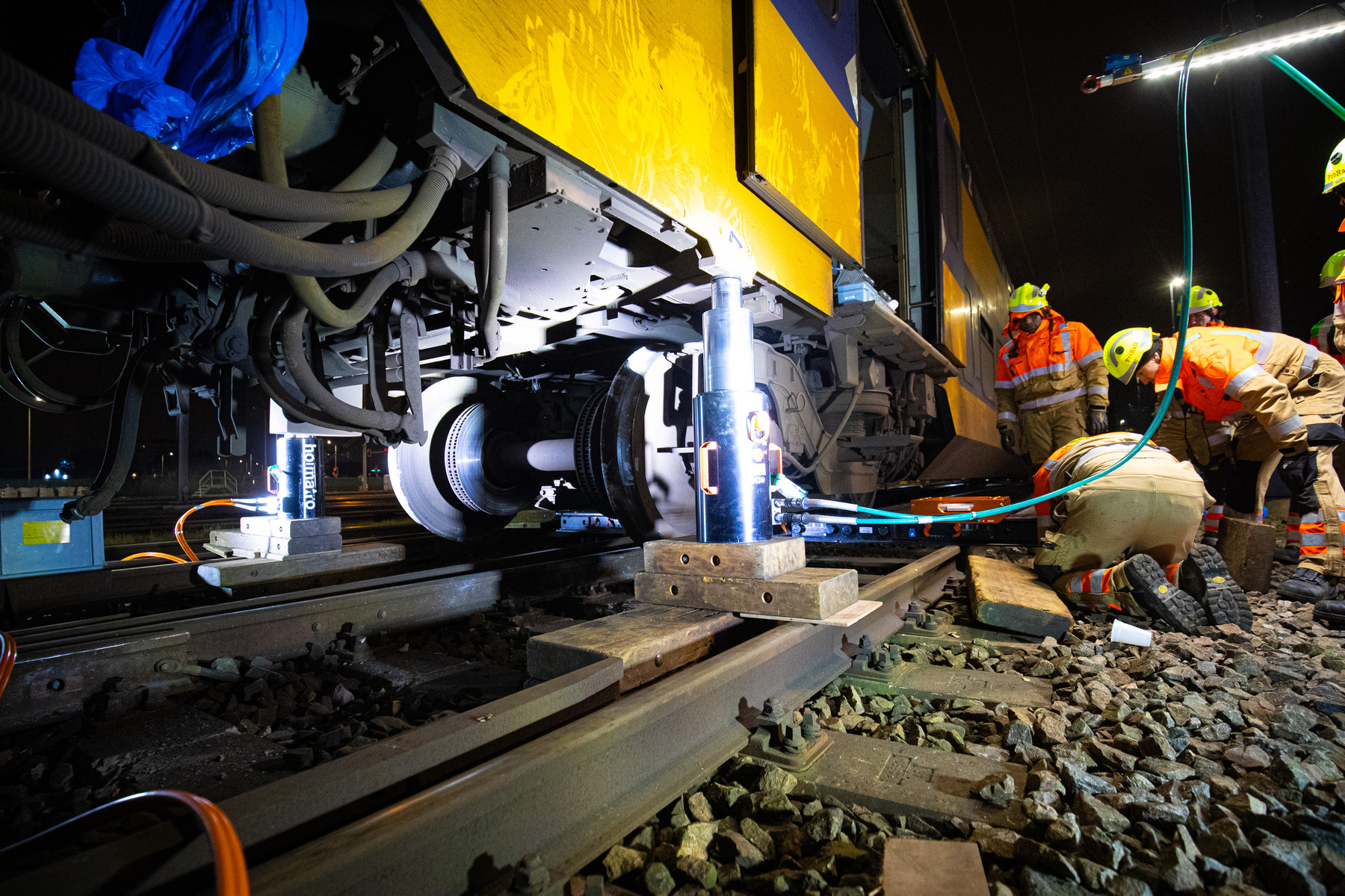 Nachtelijk werk: hersporen trein bij Den Haag