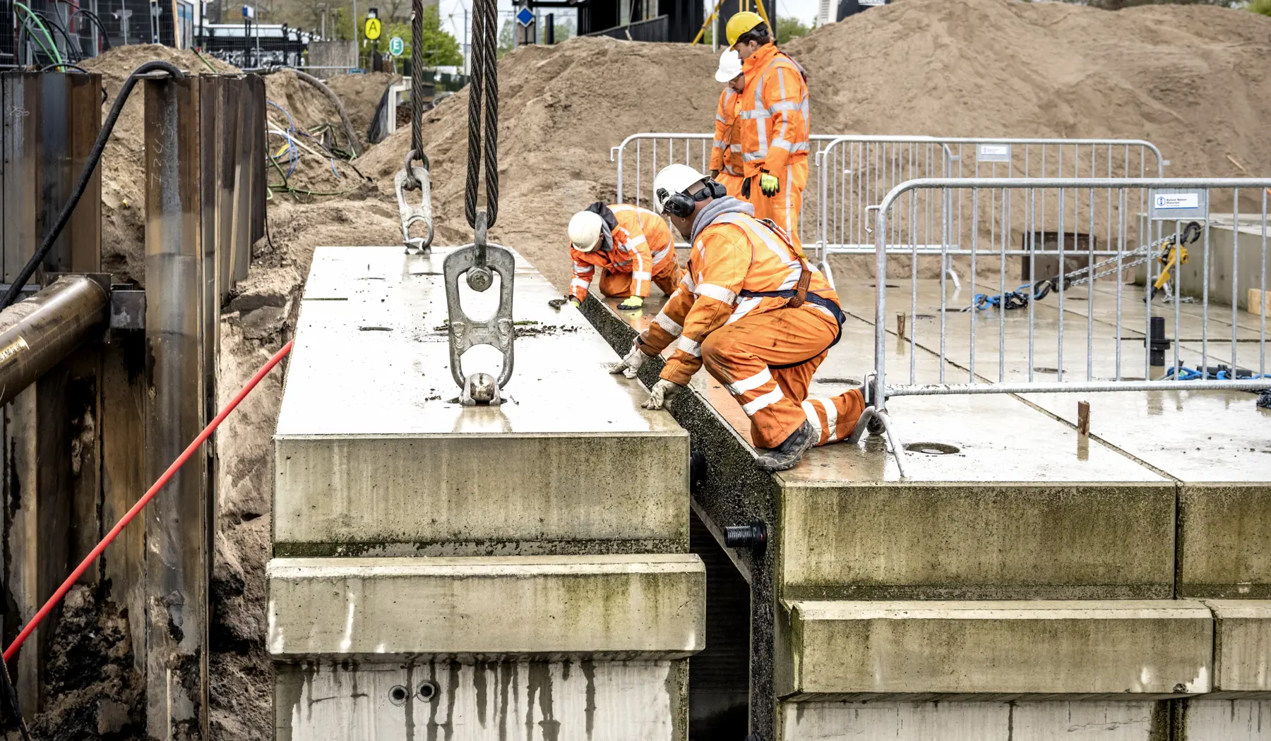 De tunnel is 18 meter lang en 4,5 meter hoog.