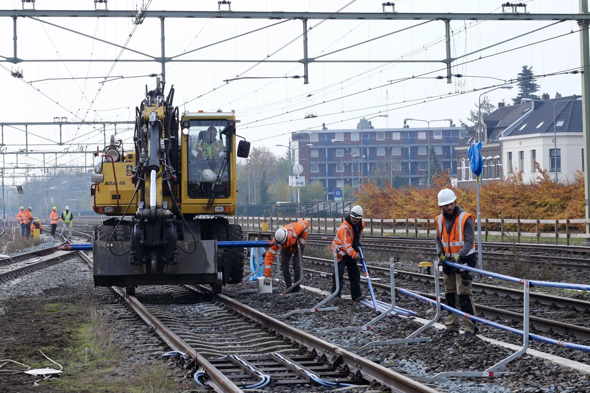 Spoorwerkers aan de slag in Roermond