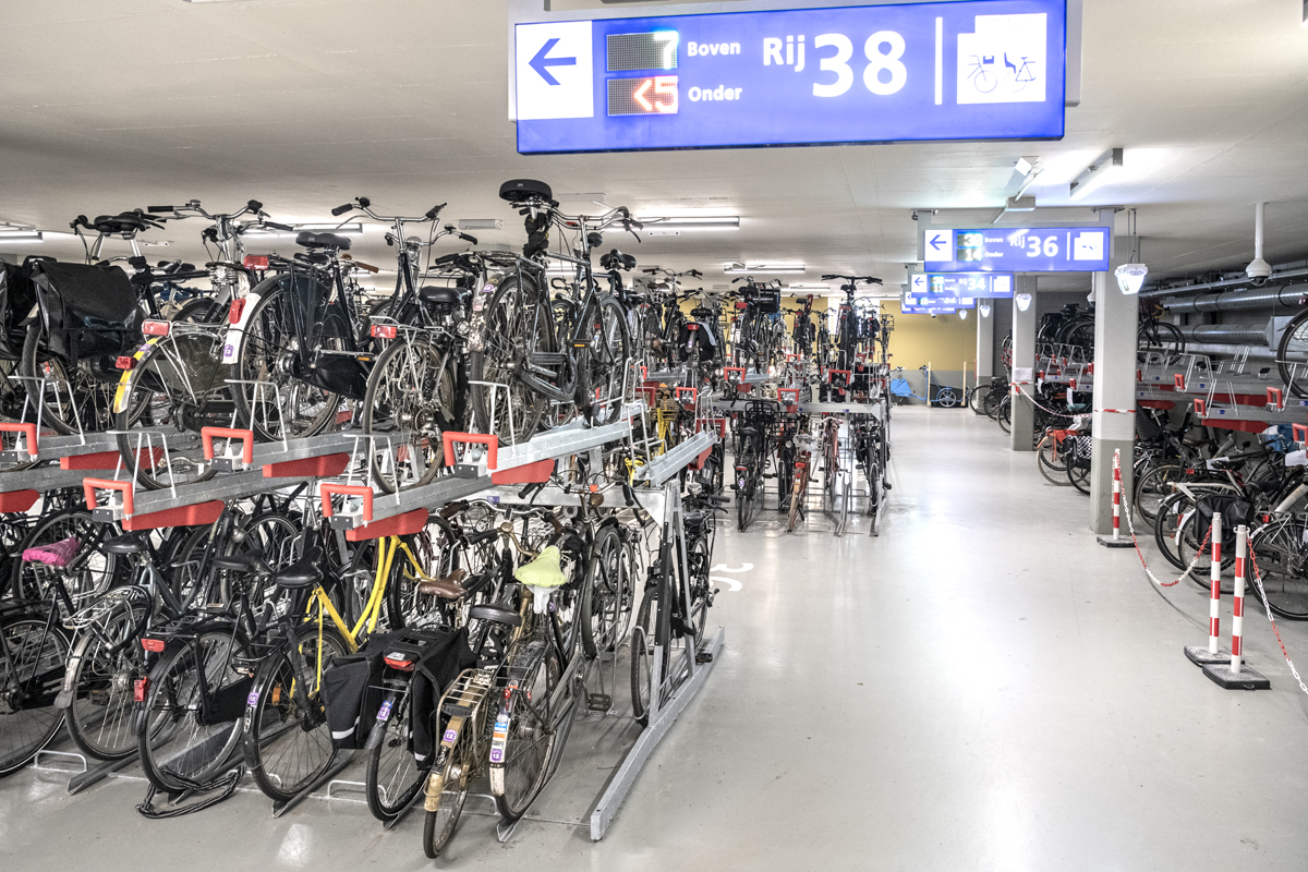 Foto's: Fietsenstalling op station Amsterdam Amstel geopend | ProRail