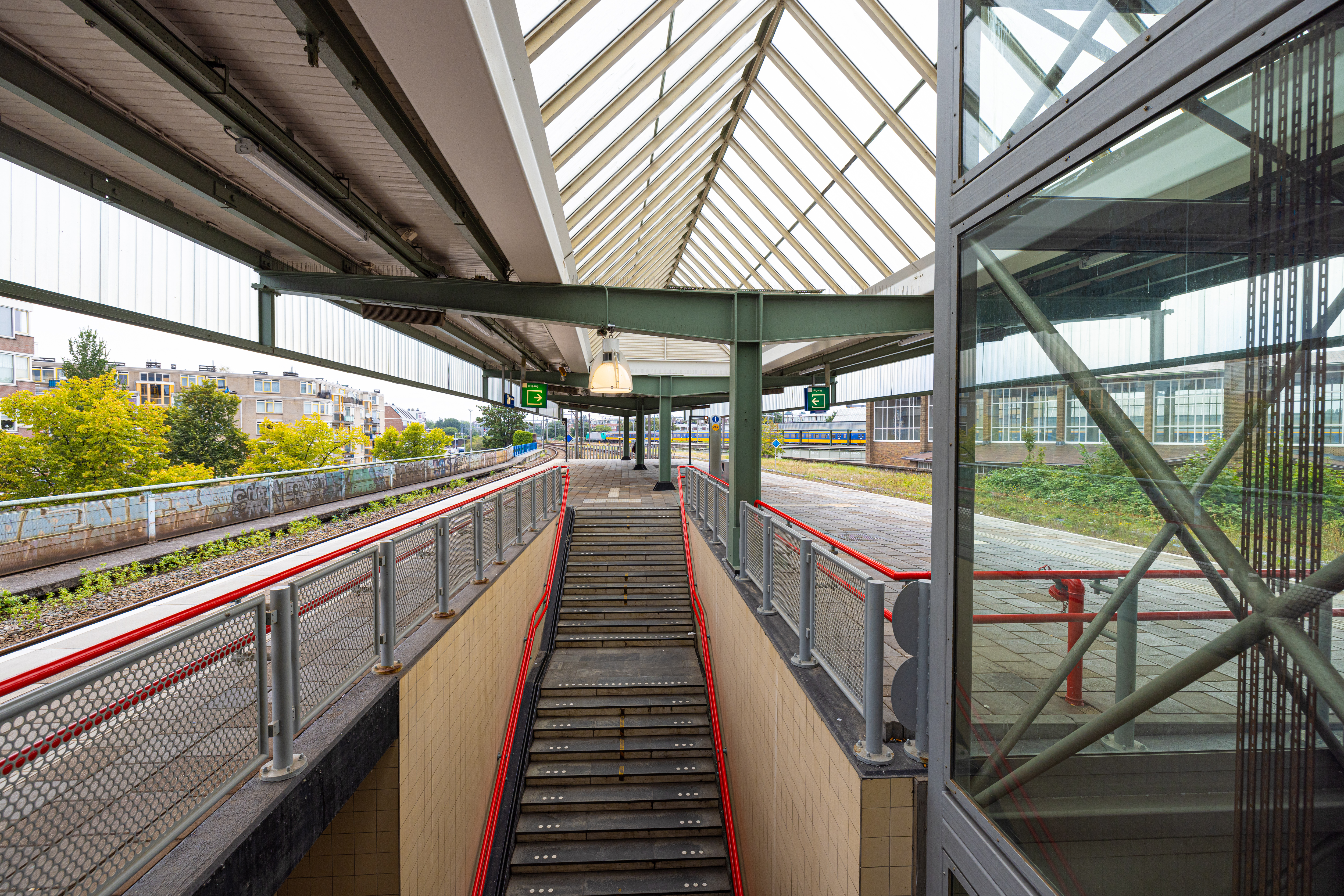 100 liften, 30 stations
