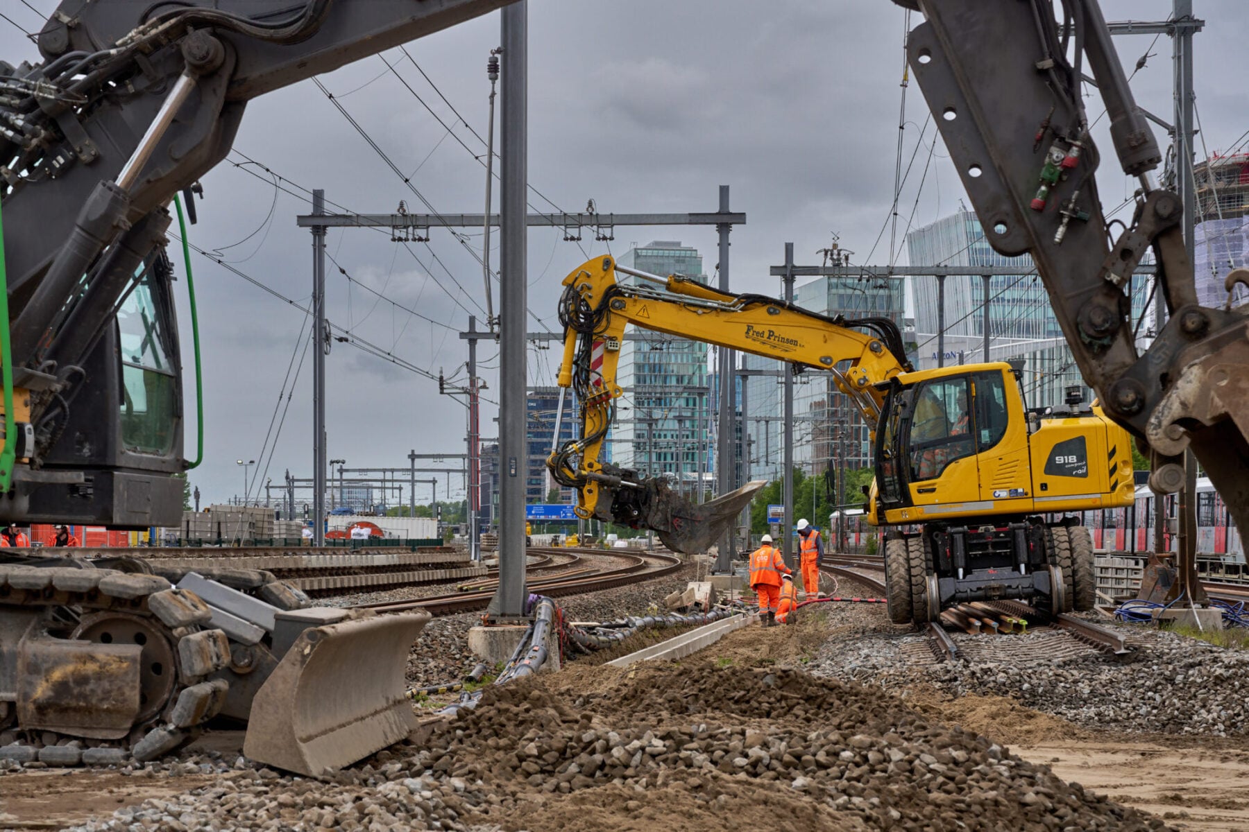 Het inschuiven van het dakdeel. Foto's via Marcel Steinbach