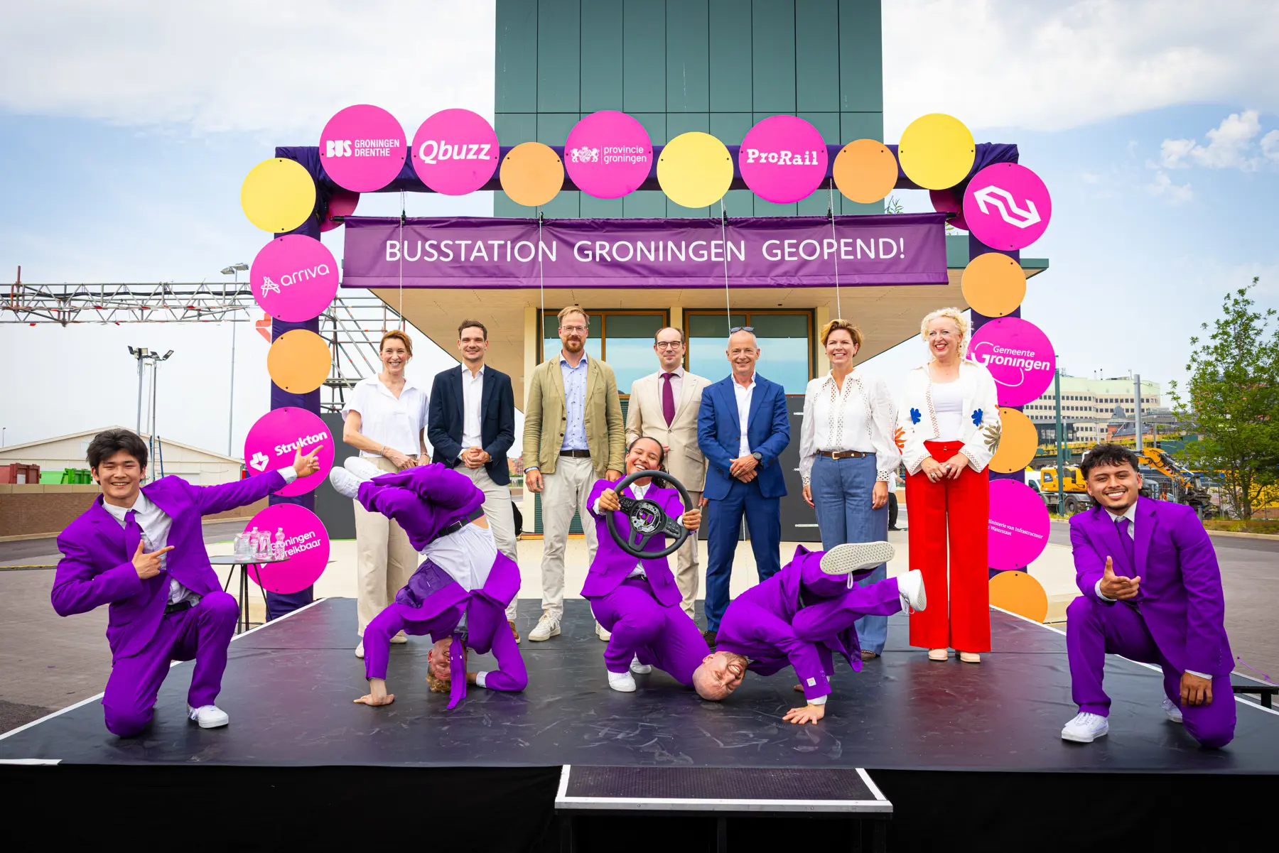 Namens ProRail was regiodirecteur Danou Veenhof (links) aanwezig bij de opening