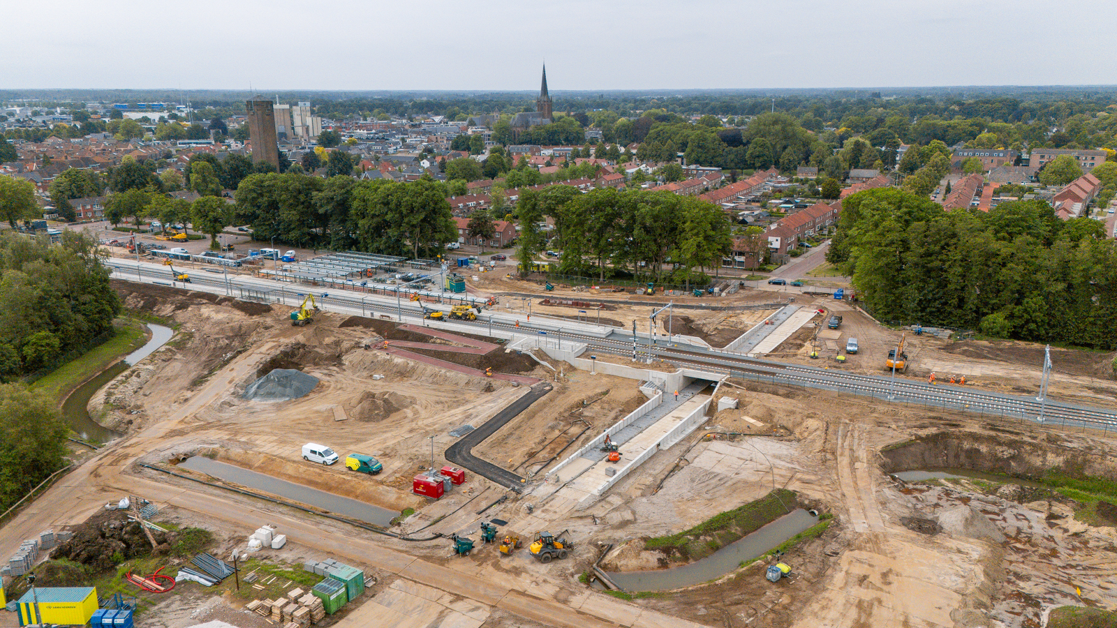 Beide perrons van station Raalte zijn al toegankelijk via de nieuwe onderdoorgang.