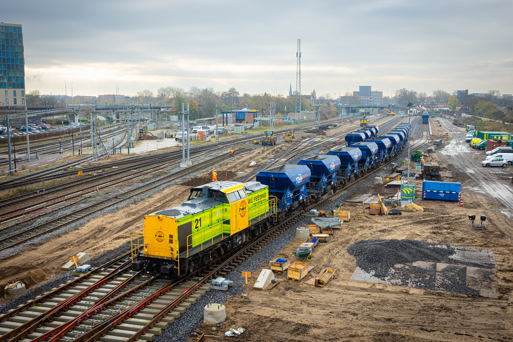 De SALT met de vijf sporen goed in beeld. 