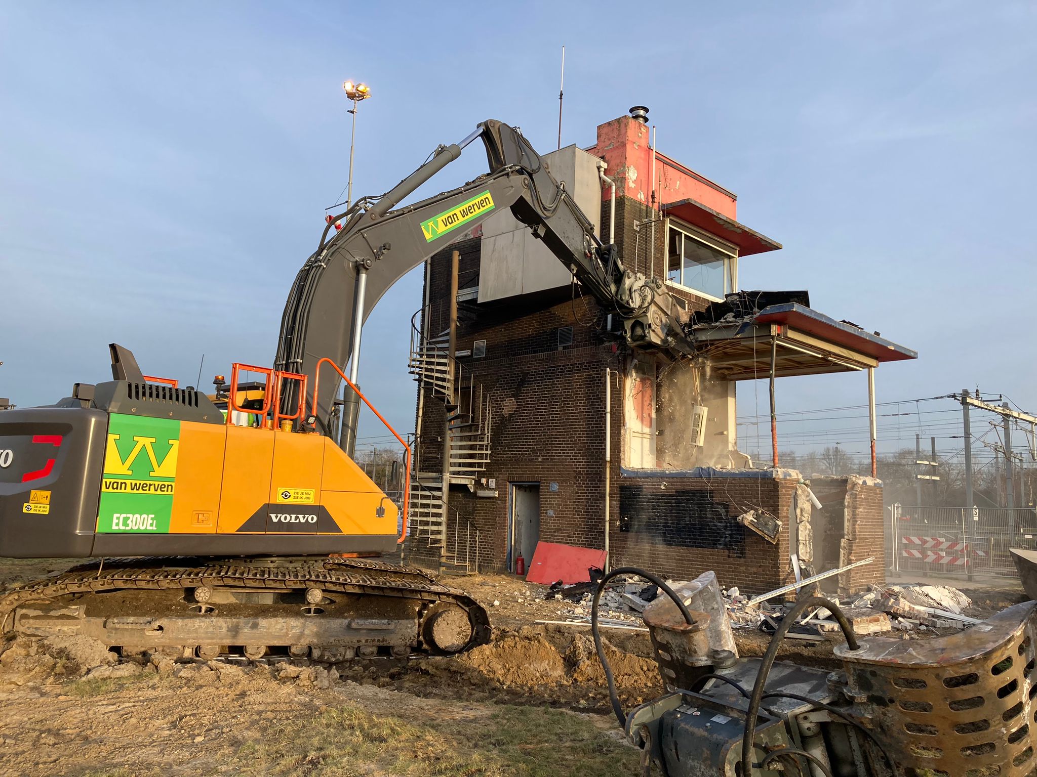 Het seinhuisje wordt gesloopt