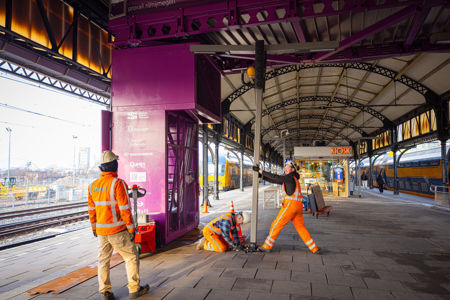 Het werkplatform op perron 3-4 wordt verplaatst.
