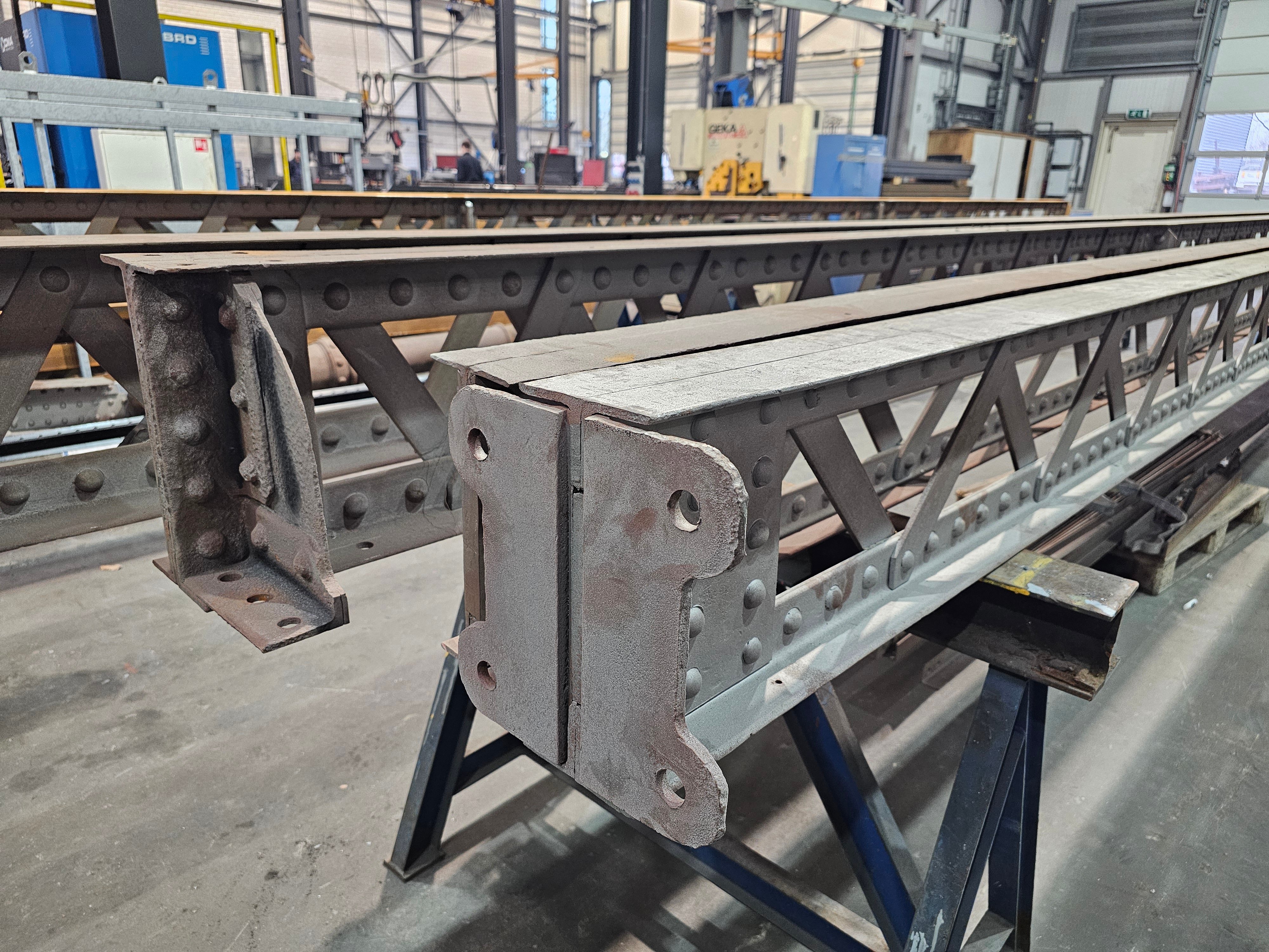 De renovatie van de perronkappen vindt plaats op een externe locatie