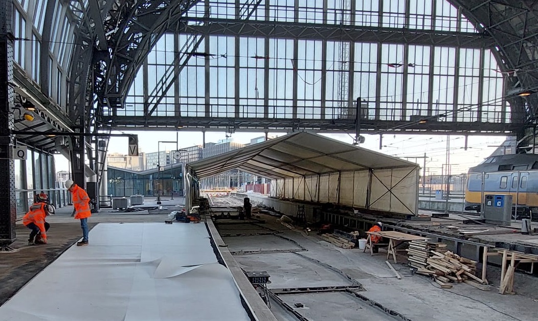 Een deel van het perron is geasfalteerd