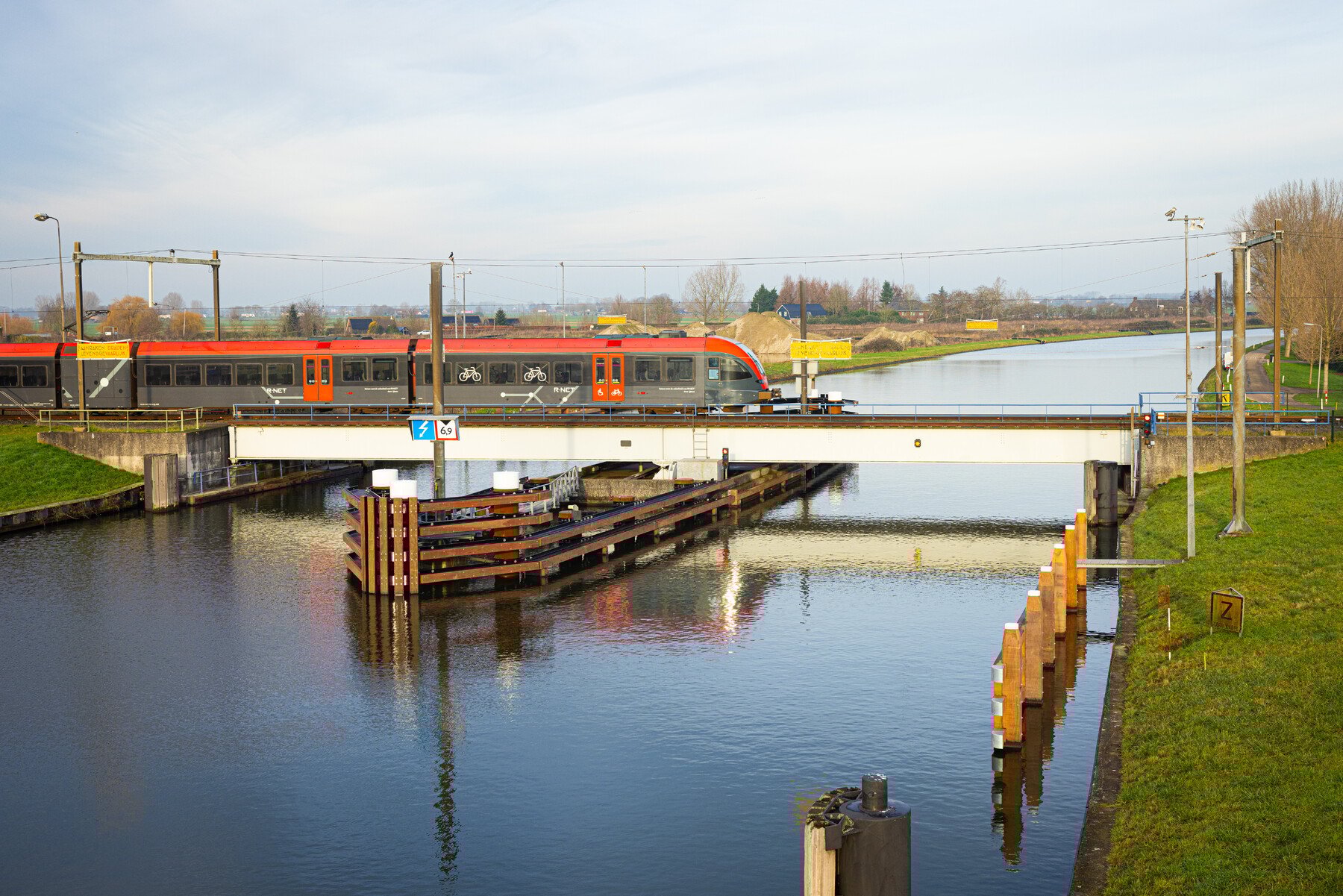Het vaarverkeer kan inmiddels weer langs de bruggen