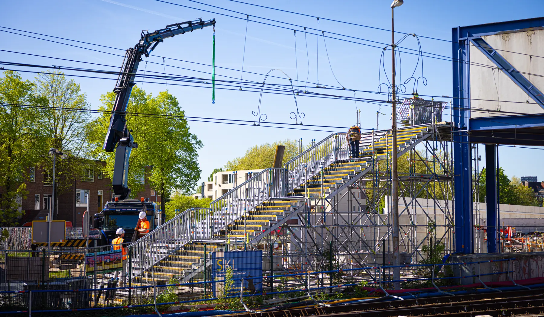 De brug maakt plaats voor een gloednieuwe busonderdoorgang