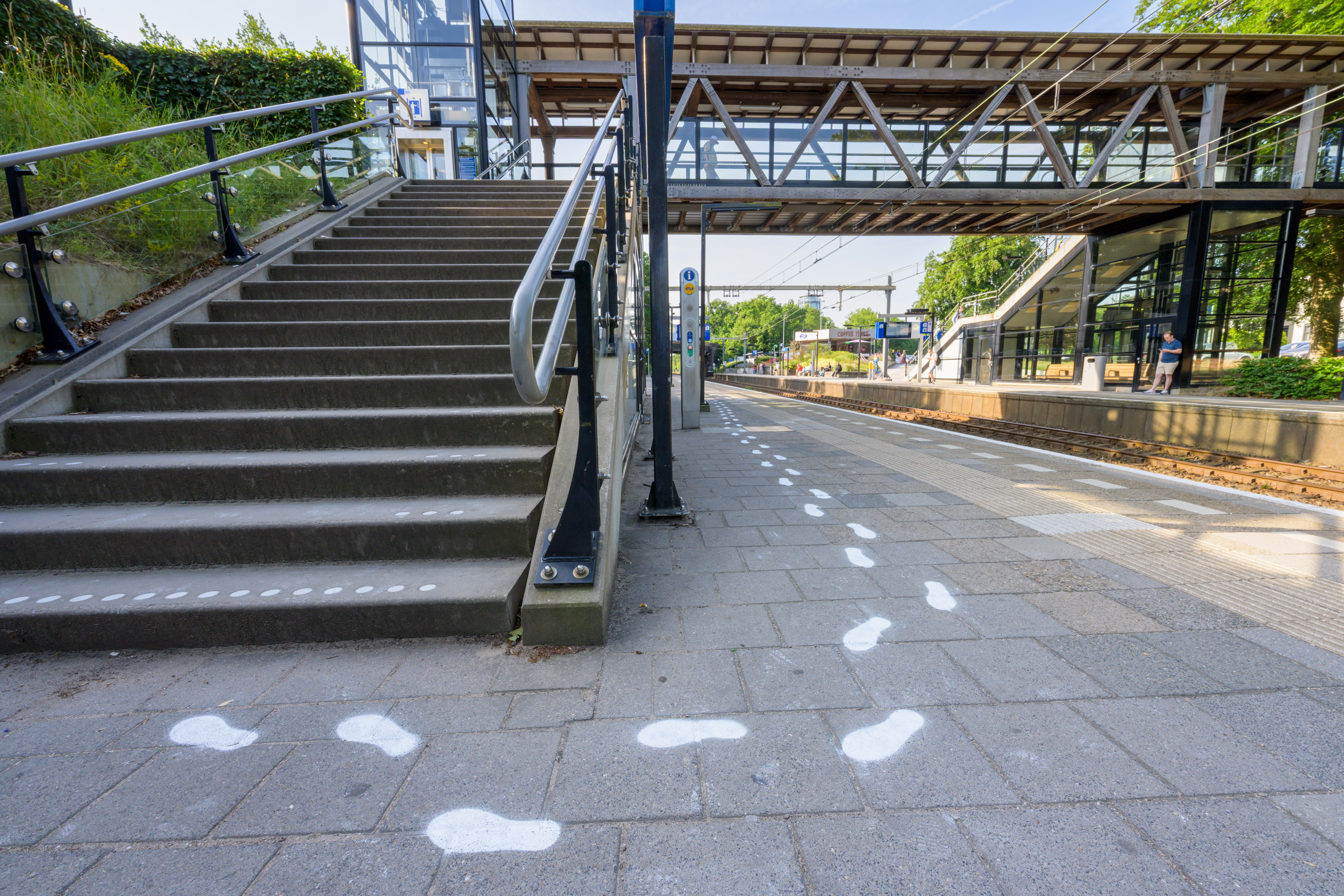 Volg de voetstappen als je uit de trein stapt