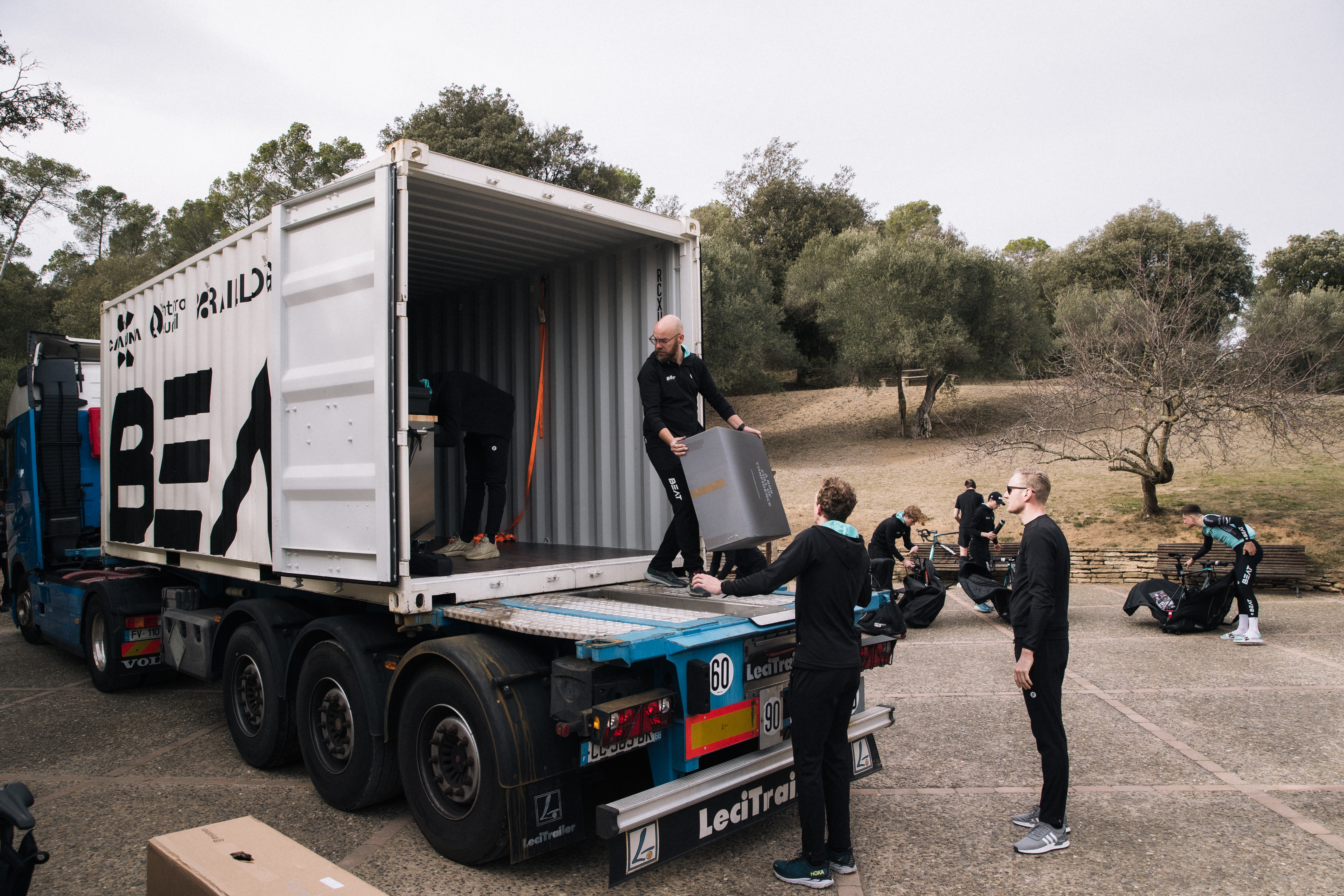 Ook alle materialen gingen per spoor in een container naar Spanje
