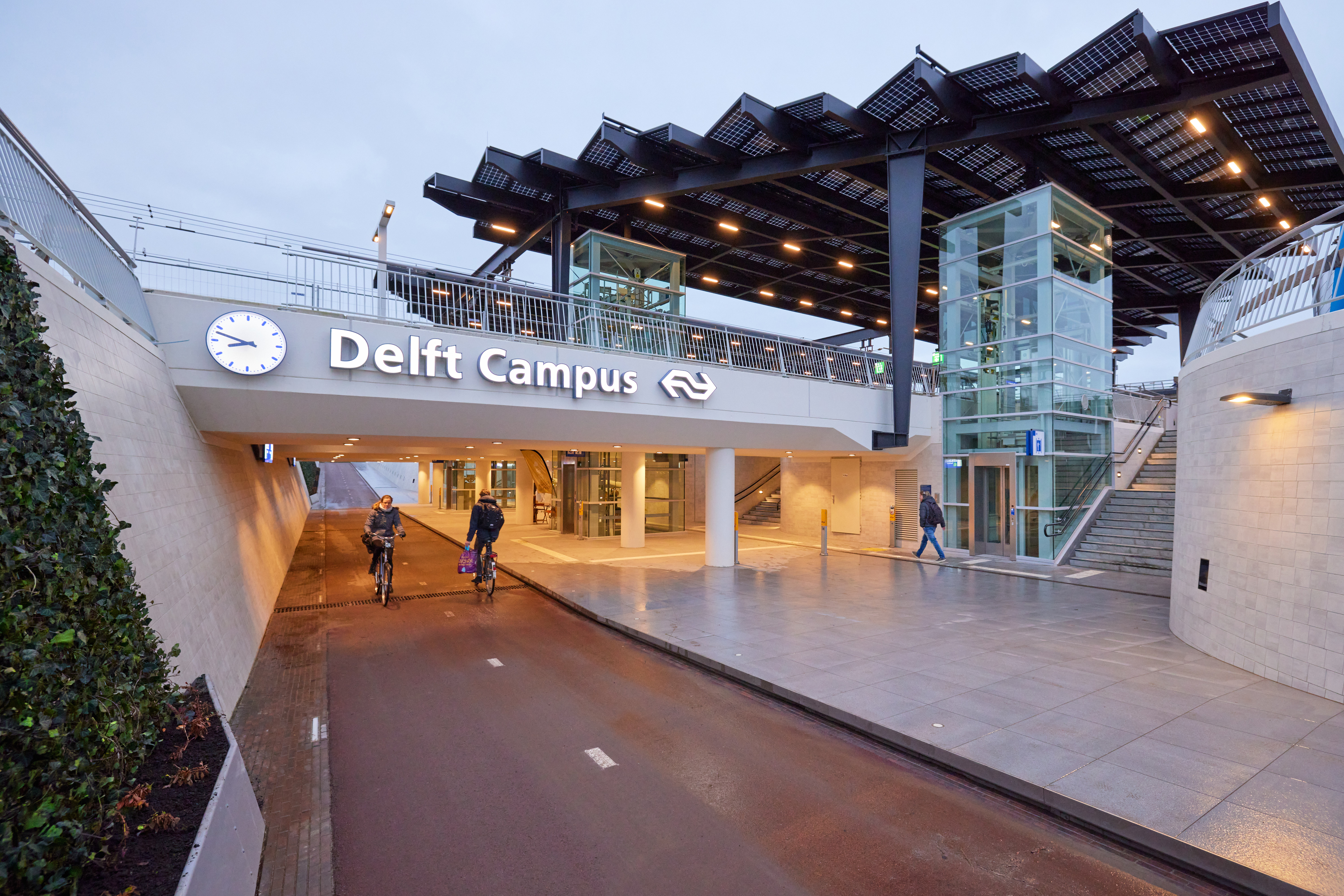 Het station heeft een nieuwe naam gekregen: Delft Campus