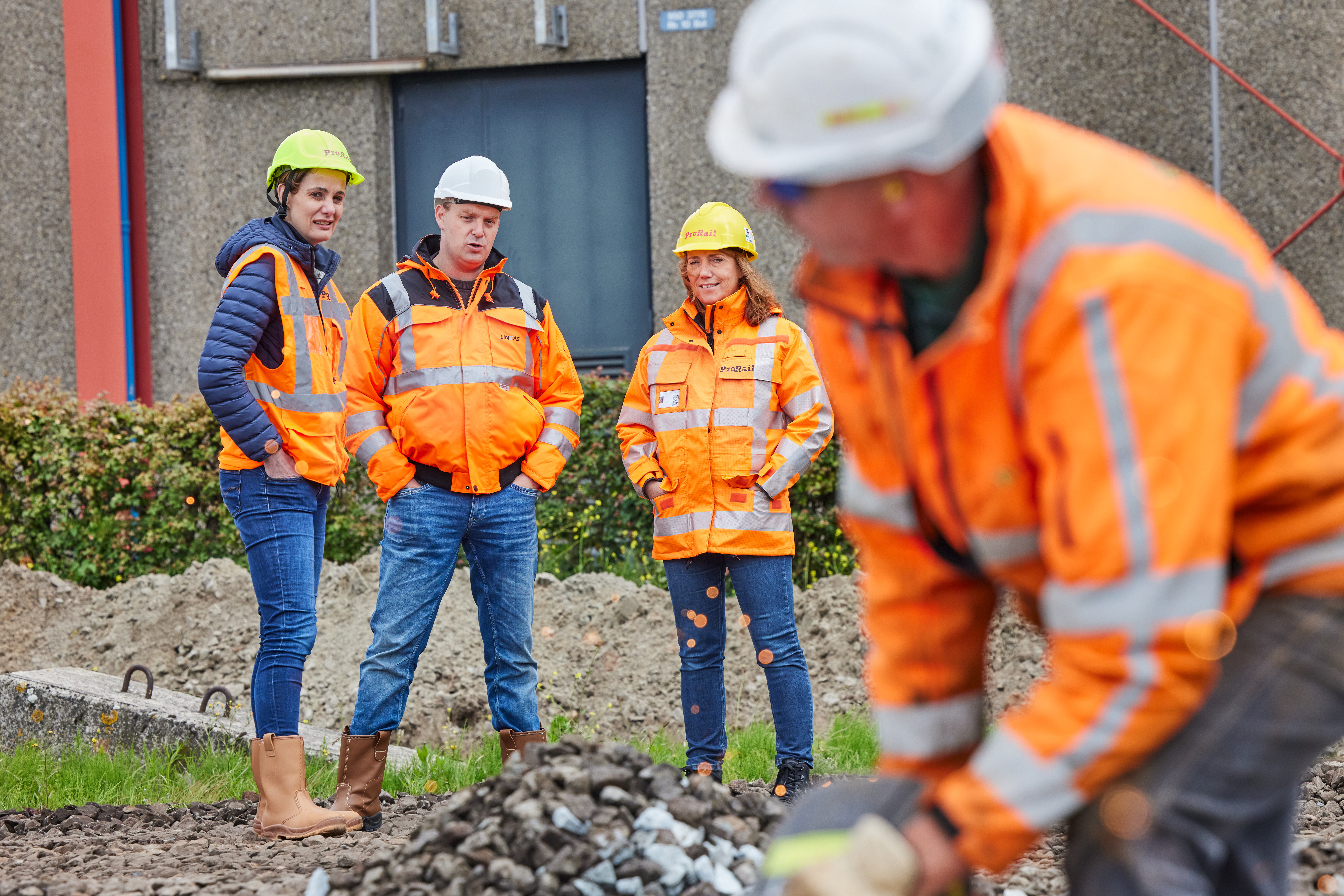 Jessica van den Bosch (ProRail), Niels Maat (Lineas) en Mirjam van Velthuizen-Lormans (ProRail)