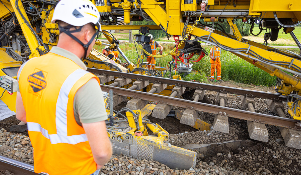 Kilometer lange werktrein vernieuwt spoor Culemborg | ProRail