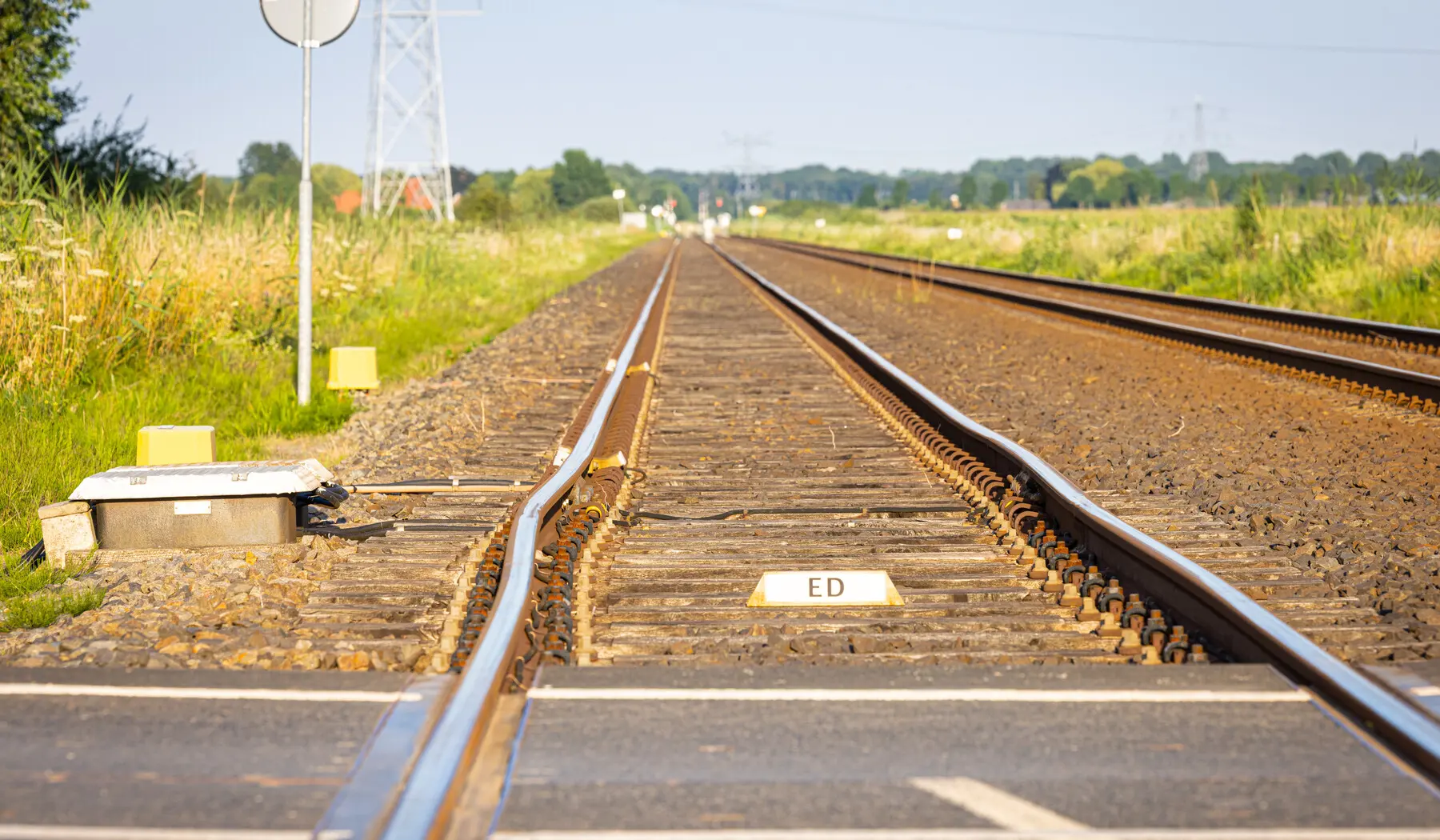 Dit is een spoorspatting en komt voor als het spoor zo heet wordt dat het uitzet en uit zijn constructie spat