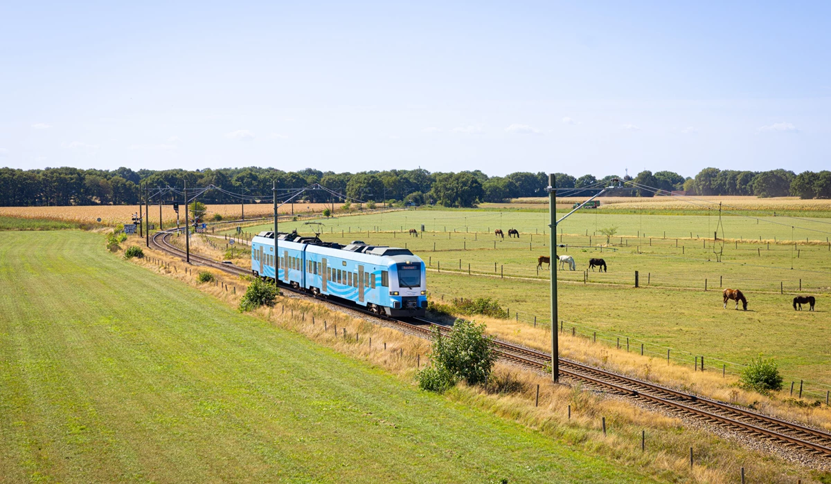 De spoorlijn door het Gelderse landschap