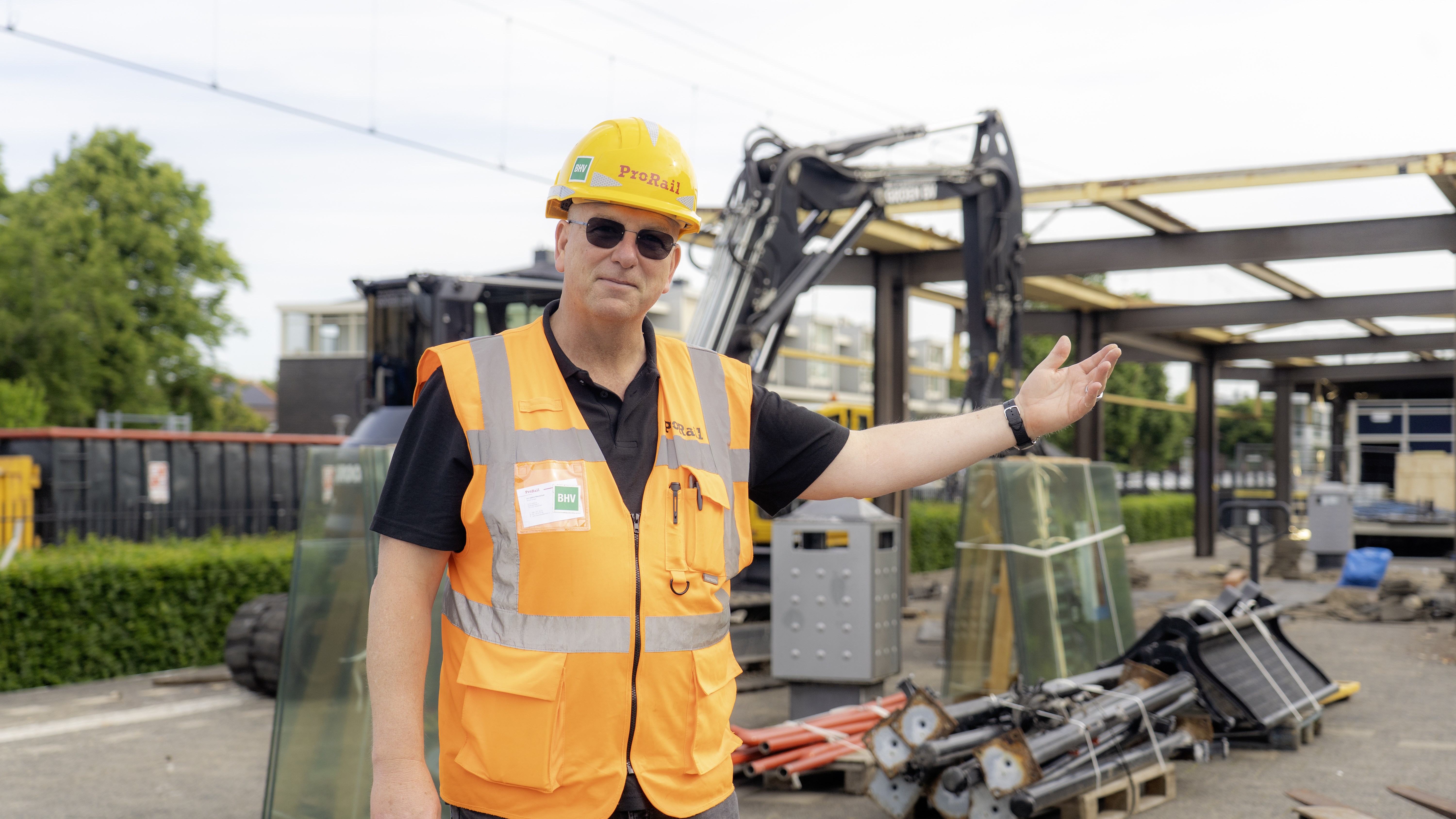 Bouwmanager John Nieuwstad op het perron