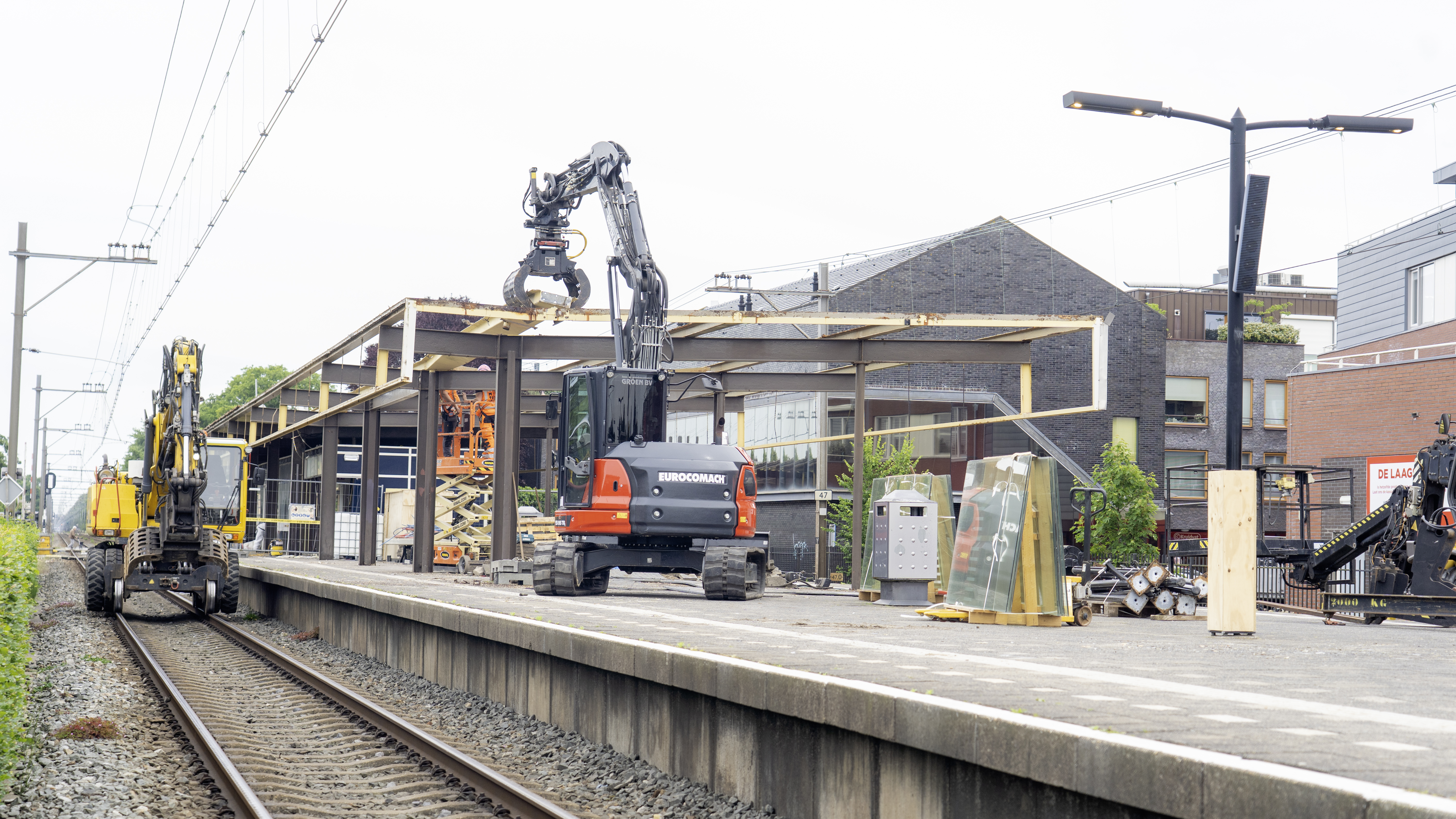 De oude kapconstructie wordt gesloopt 
