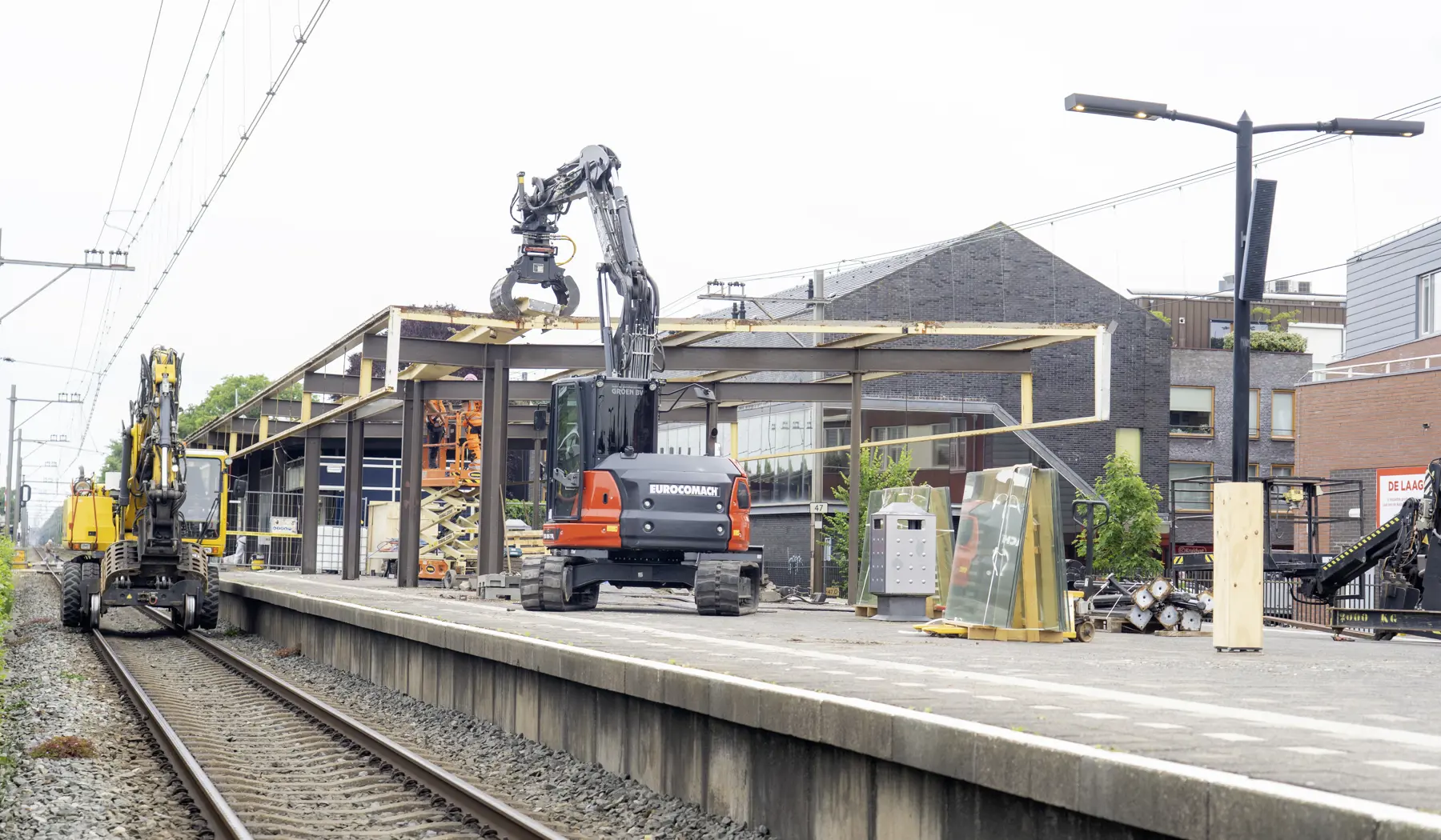De oude kapconstructie wordt gesloopt