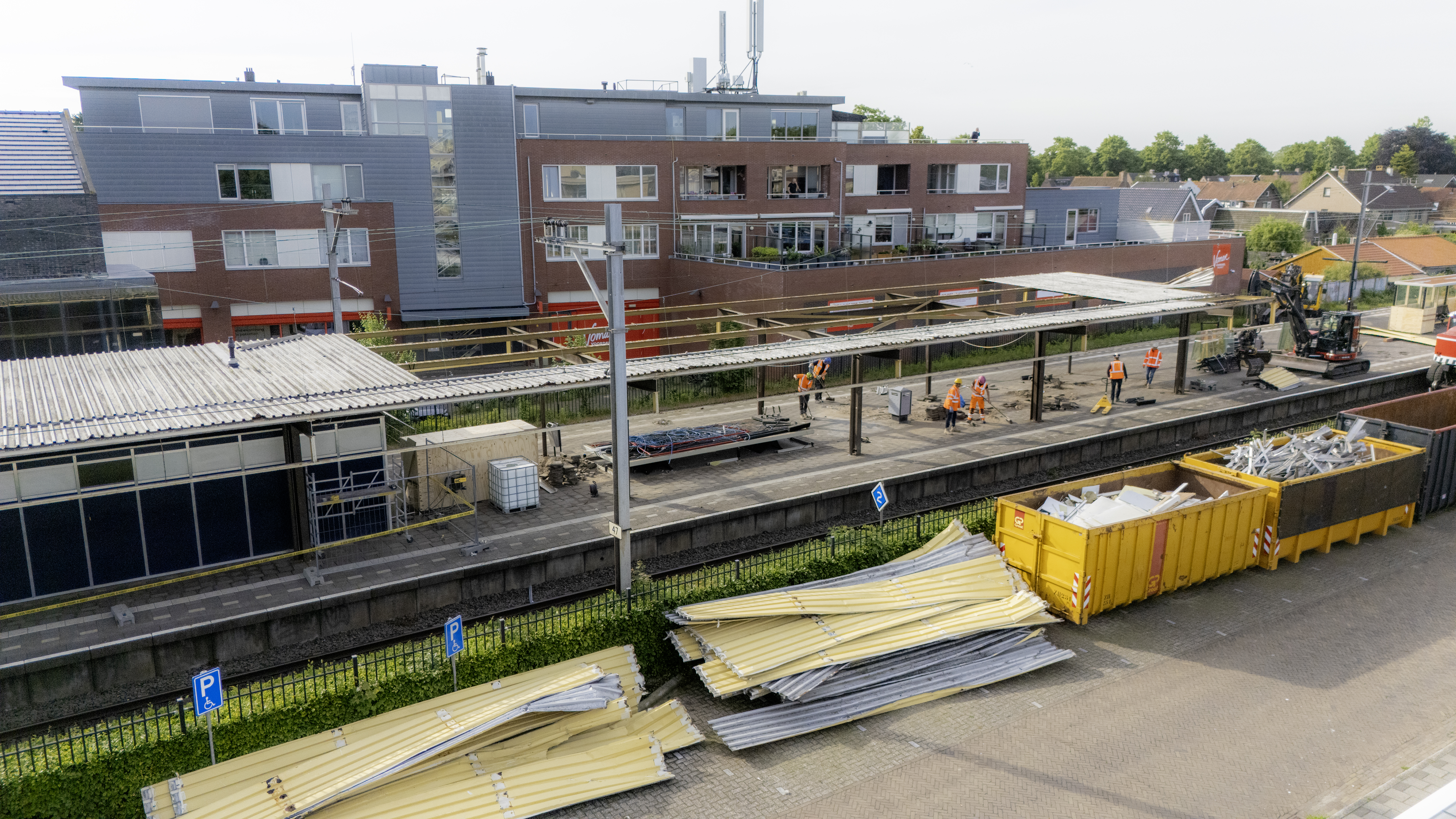 Sloopwerkzaamheden op het perron