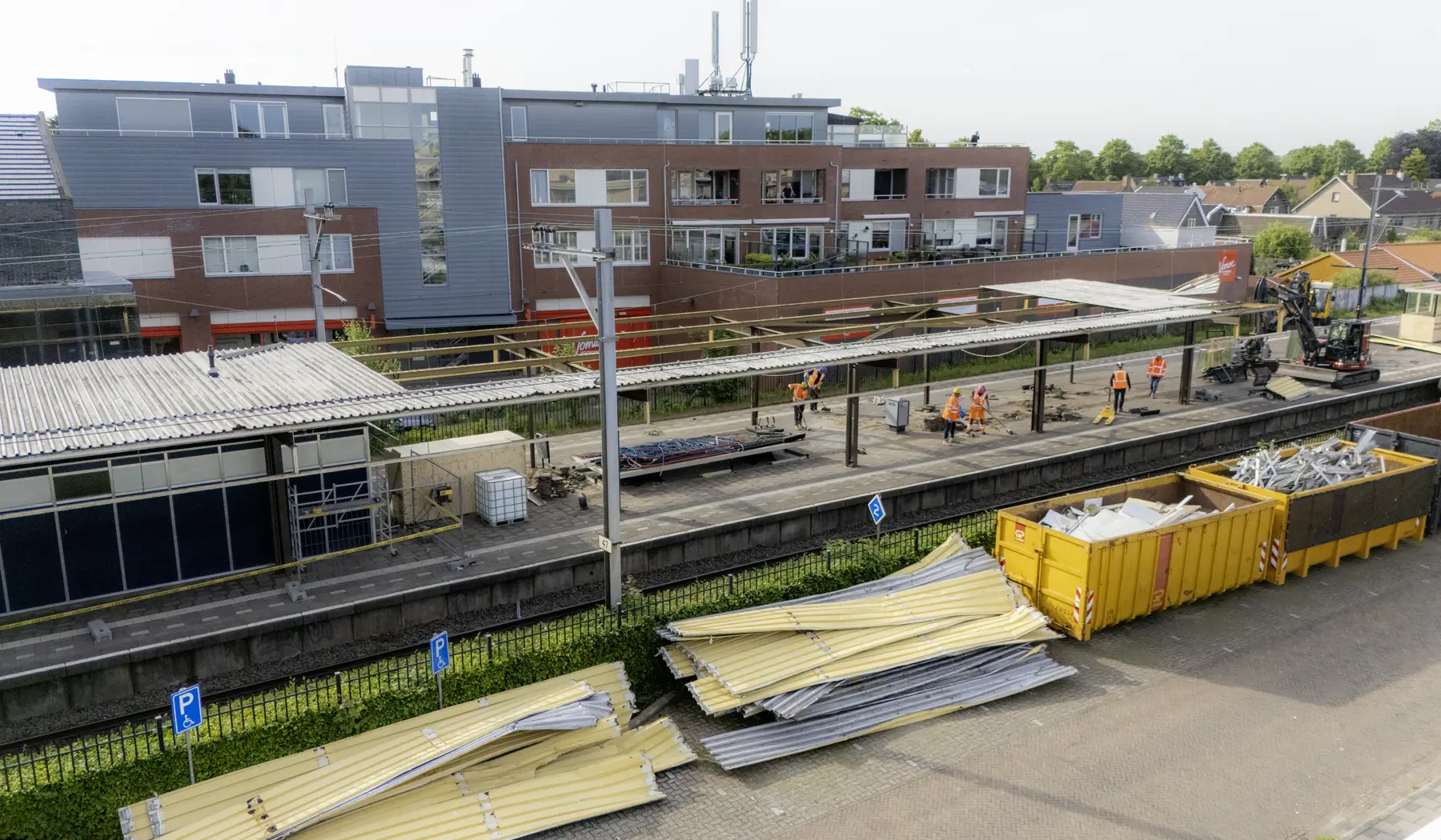 Sloopwerkzaamheden op het perron
