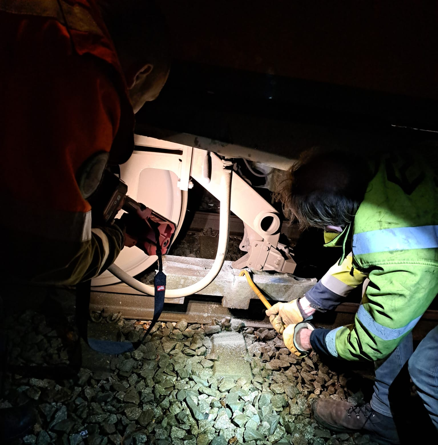 Incidentenbestrijding heeft het blok onder de trein vandaan kunnen krijgen