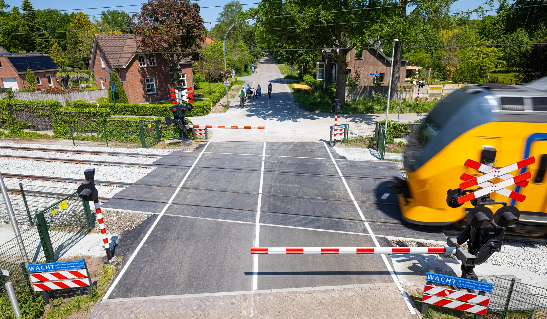 De overweg is inmiddels in gebruik genomen