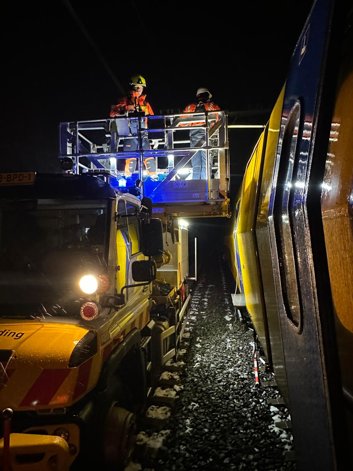 De Unimog is een kleine vrachtwagen die je op het spoor kunt zetten
