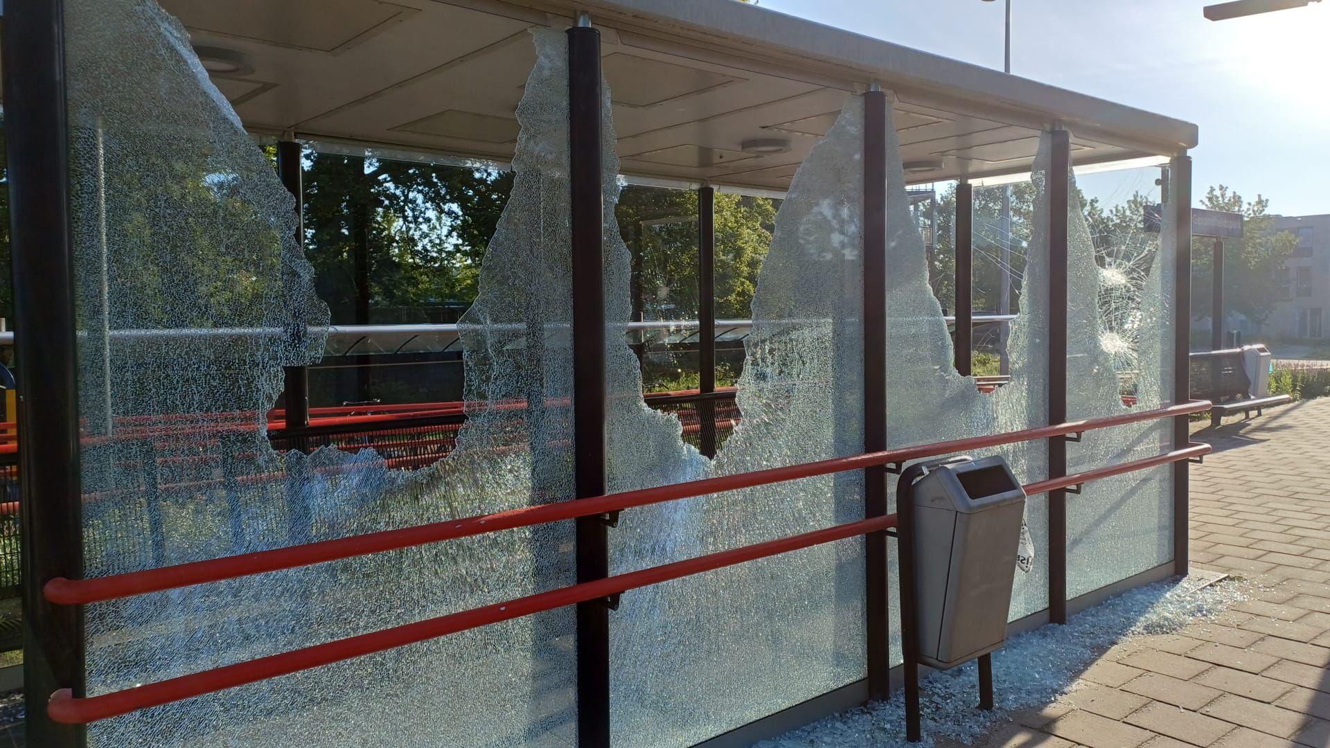 De schade op Hengelo Gezondheidspark.