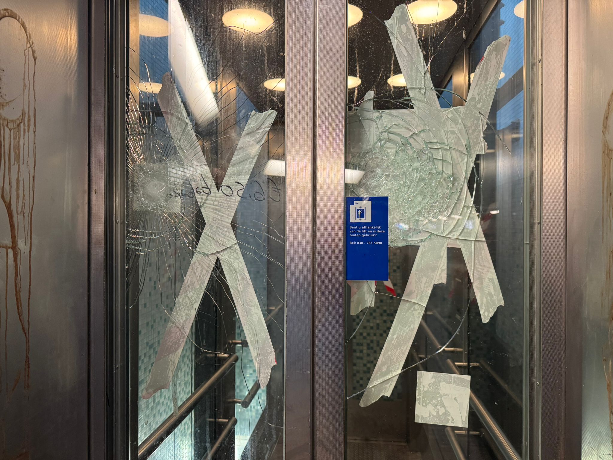 De lift in Wormerveer is voorlopig buiten dienst door de vernielingen