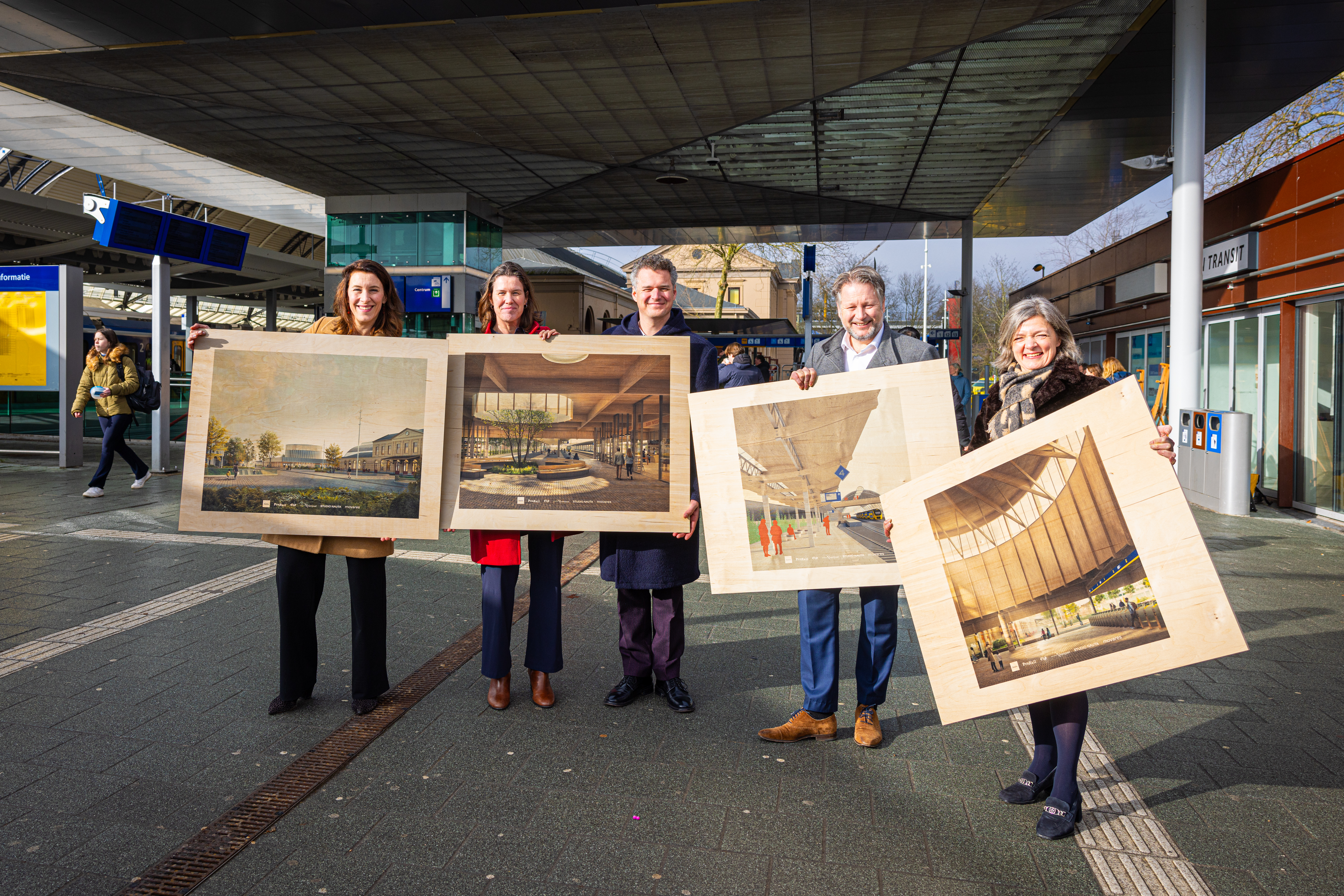 V.l.n.r.: Danou Veenhof (ProRail), Jildou van der Sluis (NS), Jan Nauta (Studio Nauta), Martijn Dadema (Overijssel) en Gerdien Rots (Zwolle)