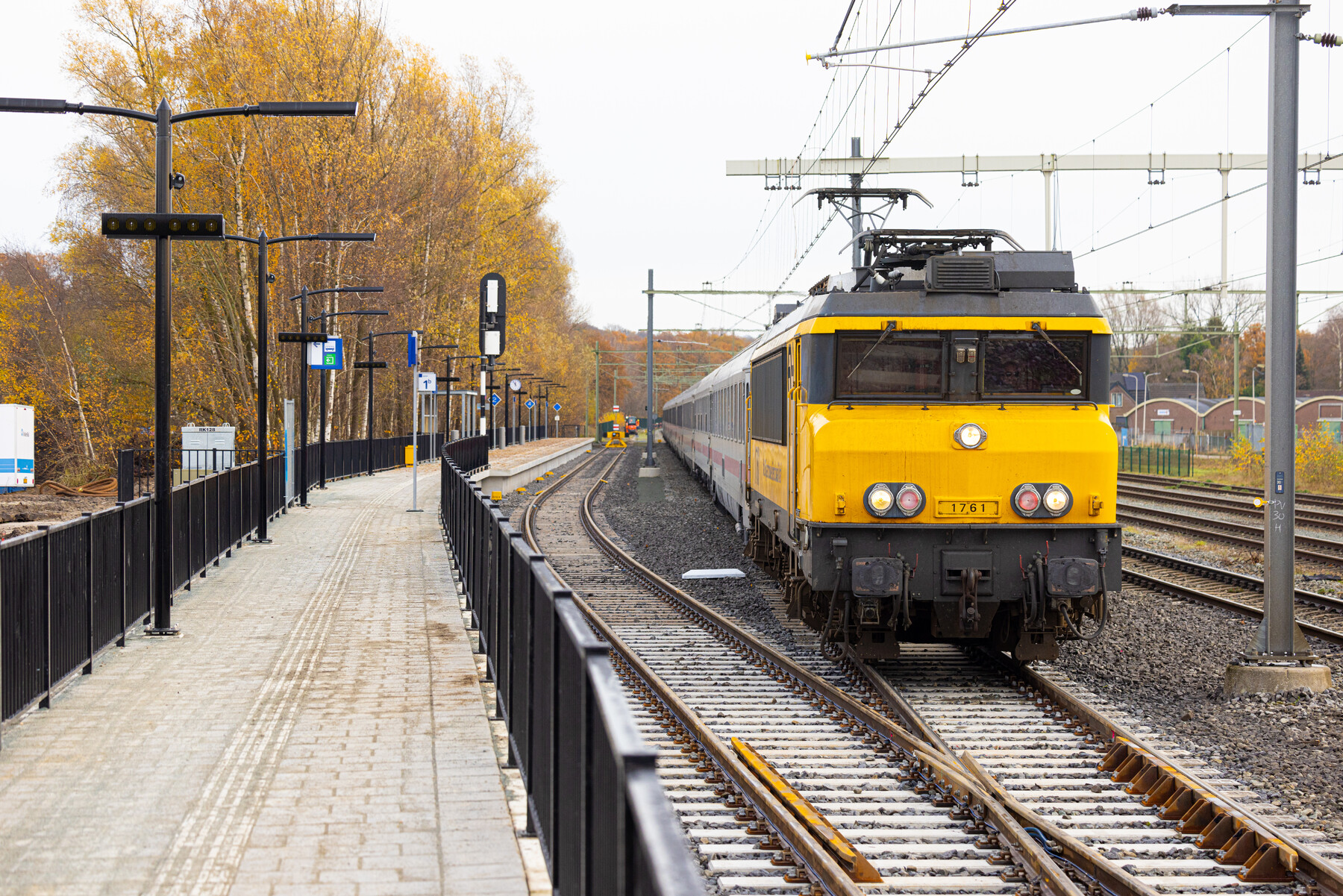 De Intercity Berlijn kan het station passeren.