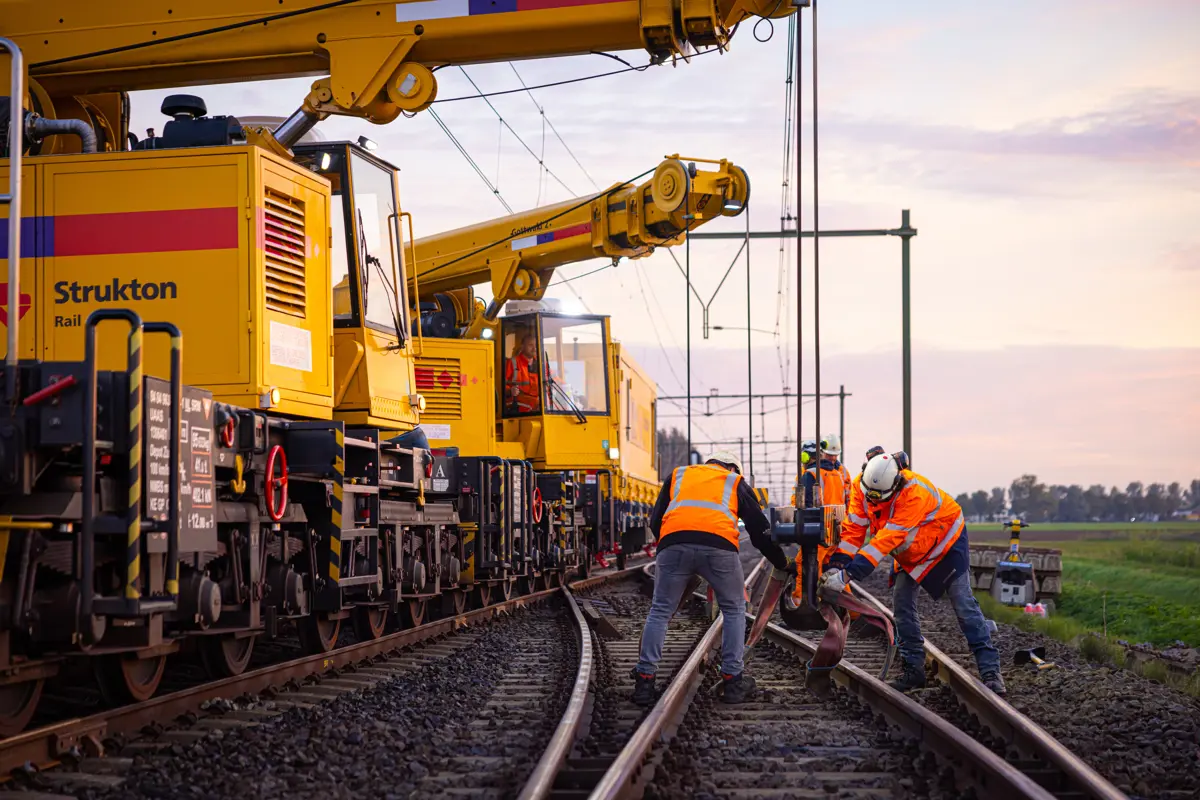ProRail vervangt dwarsliggers onder 22 wissels in Amsterdam | ProRail