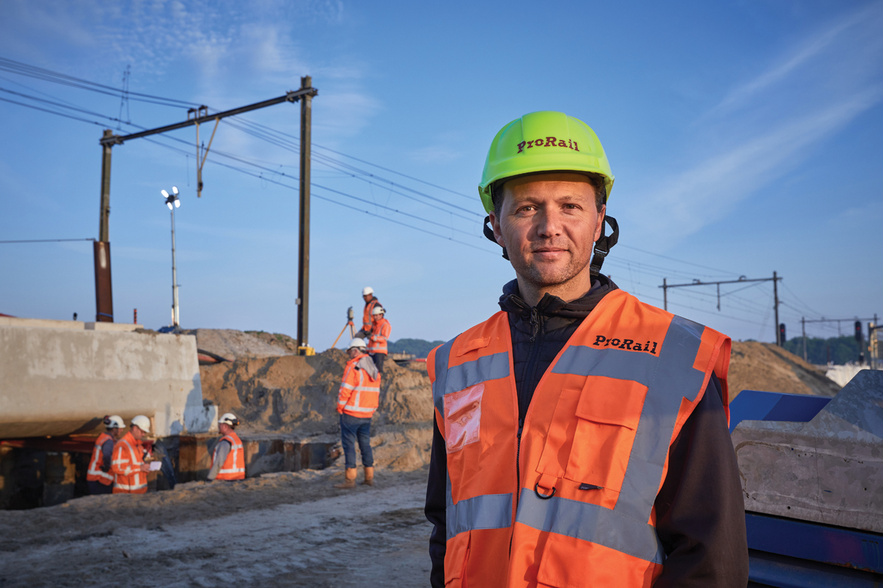 Het inschuiven van de onderdoorgang