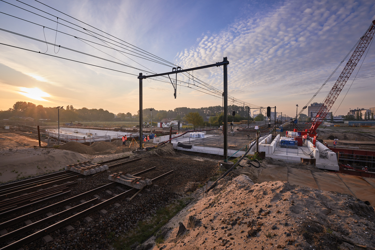 Het inschuiven van de onderdoorgang