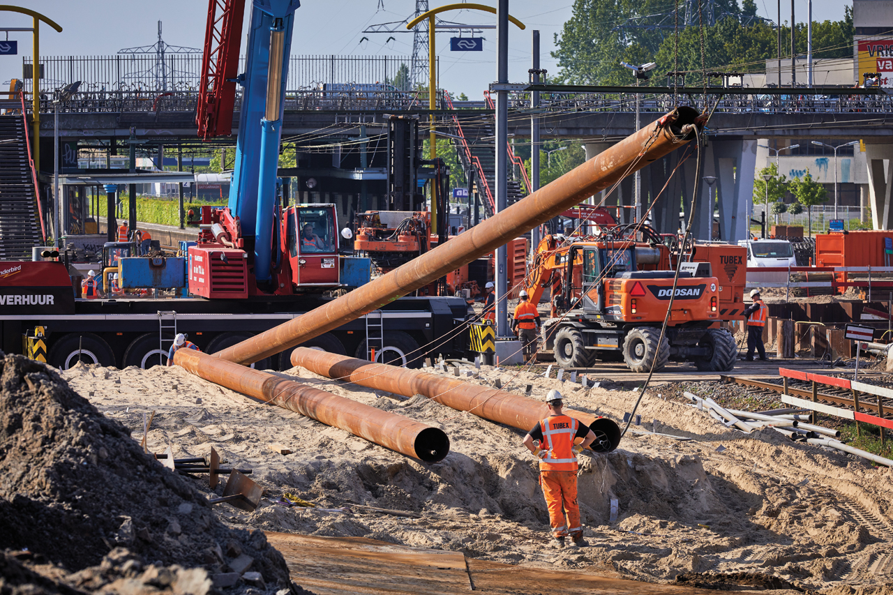 Het inschuiven van de onderdoorgang