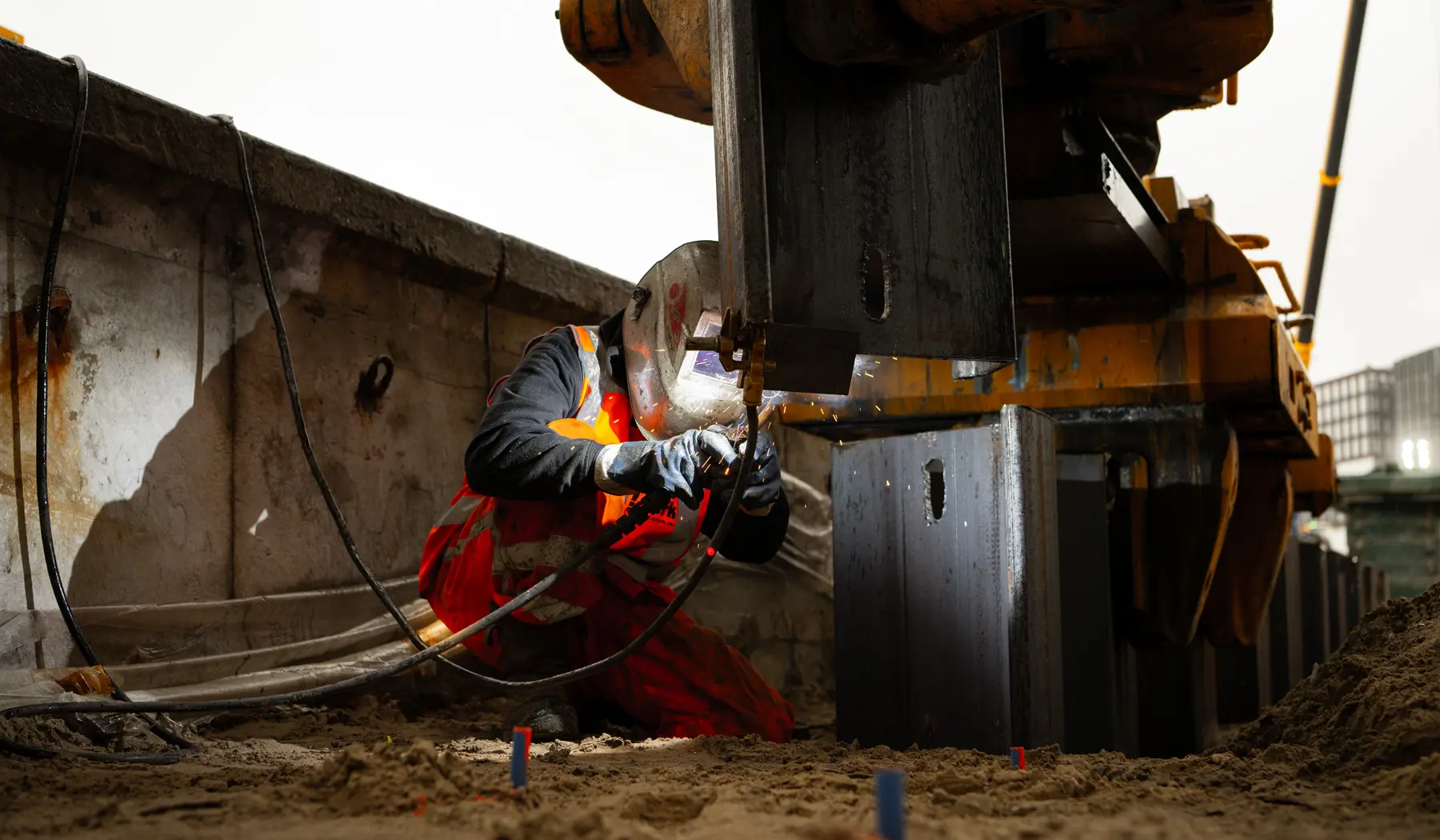 De lasser aan het werk