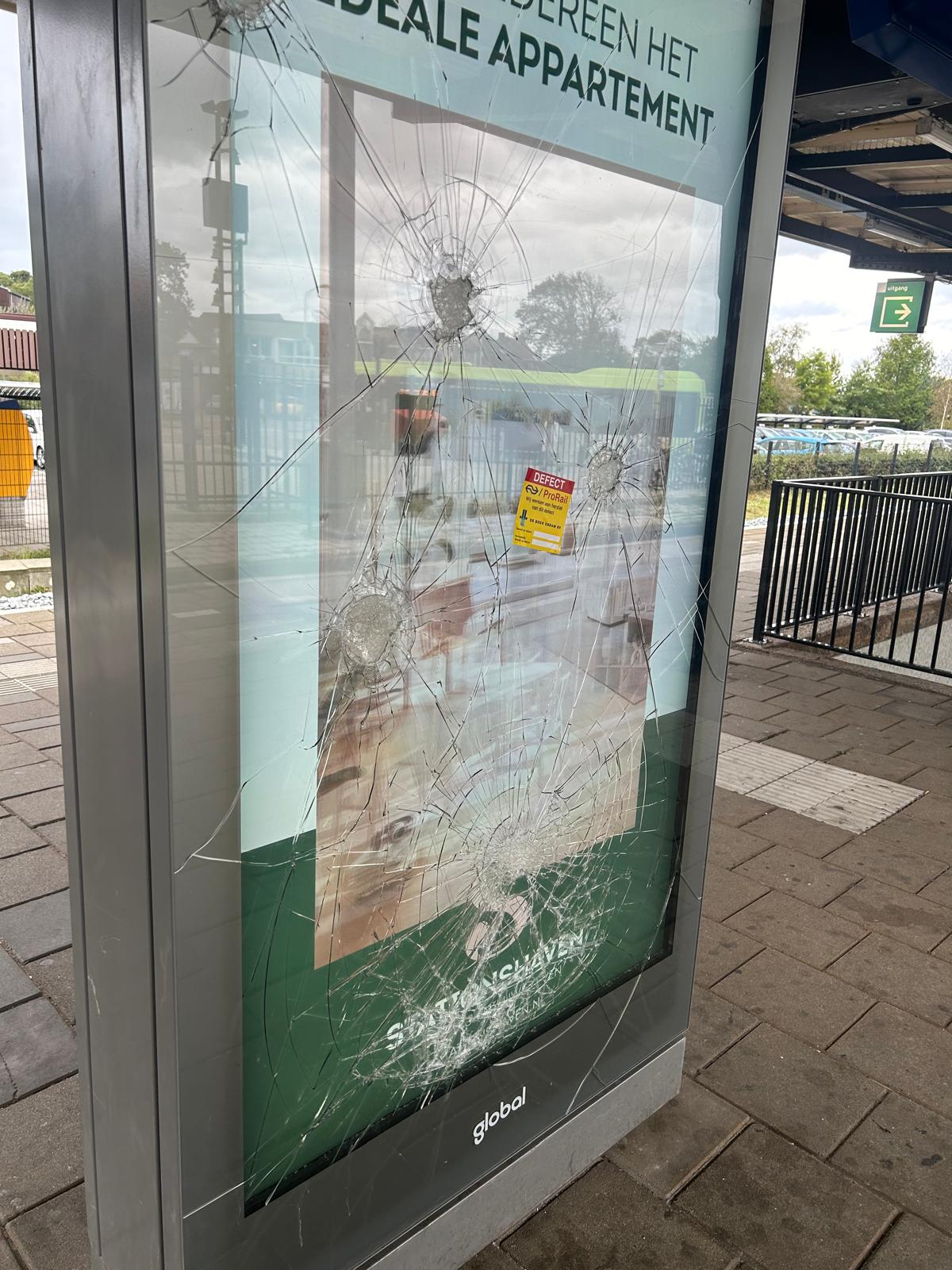 Veel informatieborden zijn gesloopt.