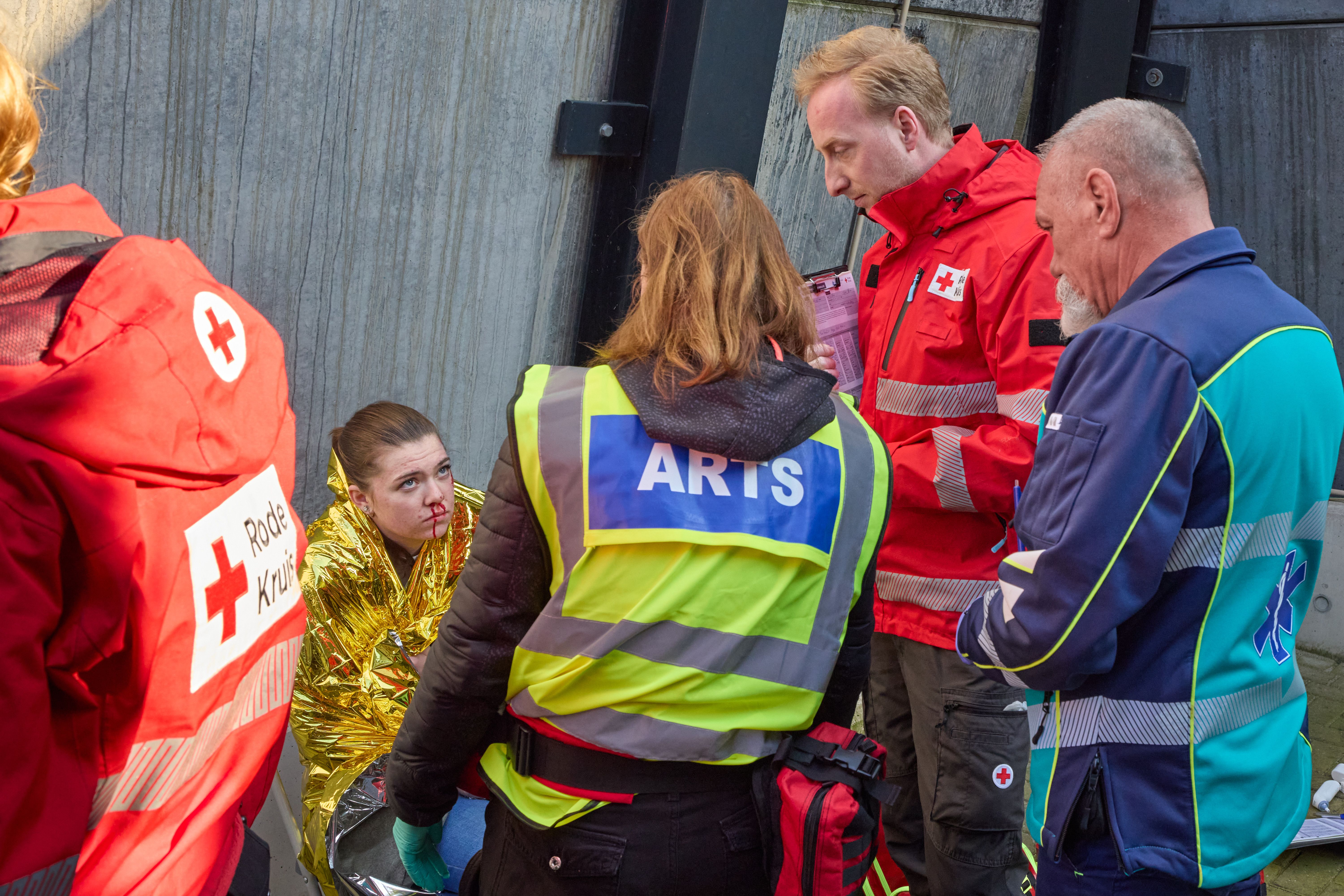 De slachtoffers worden verzorgd