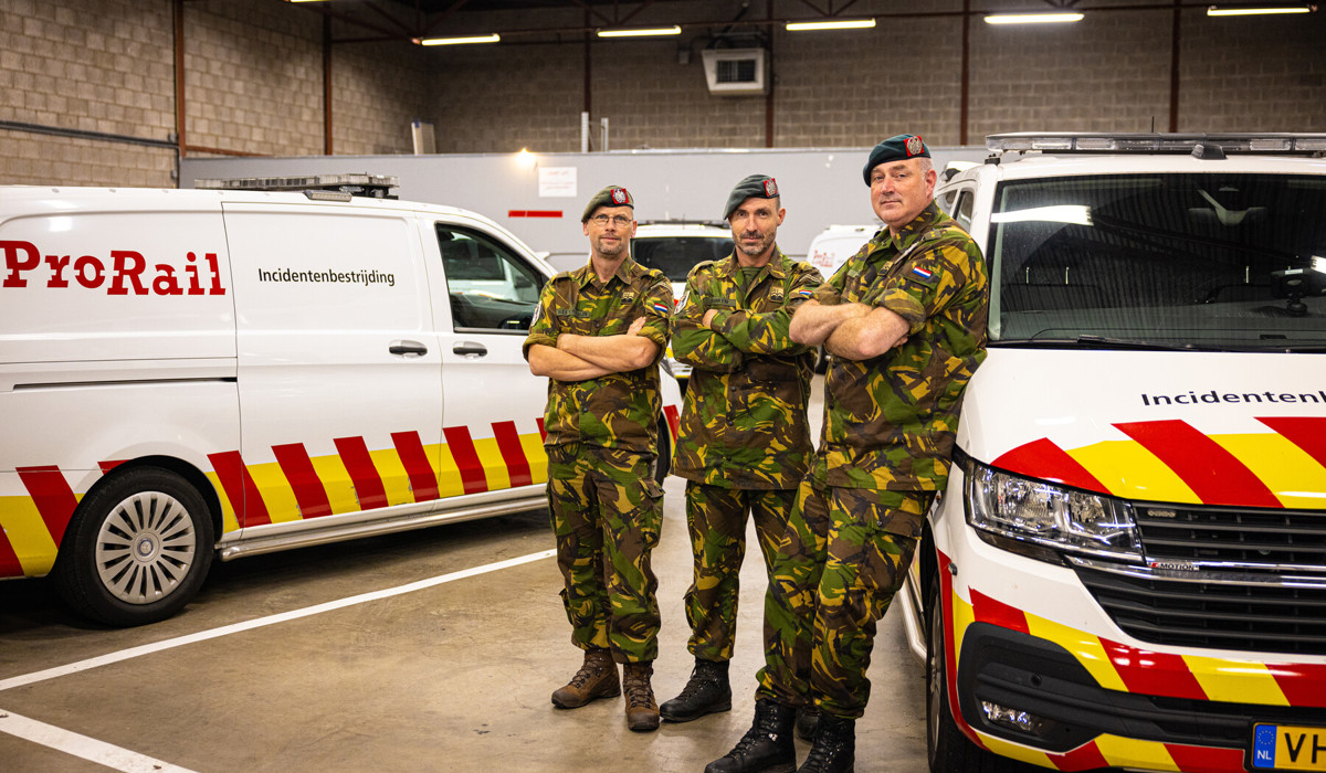 De militairen hebben geoefend in het bewaken en beveiligen van het spoorgebied 