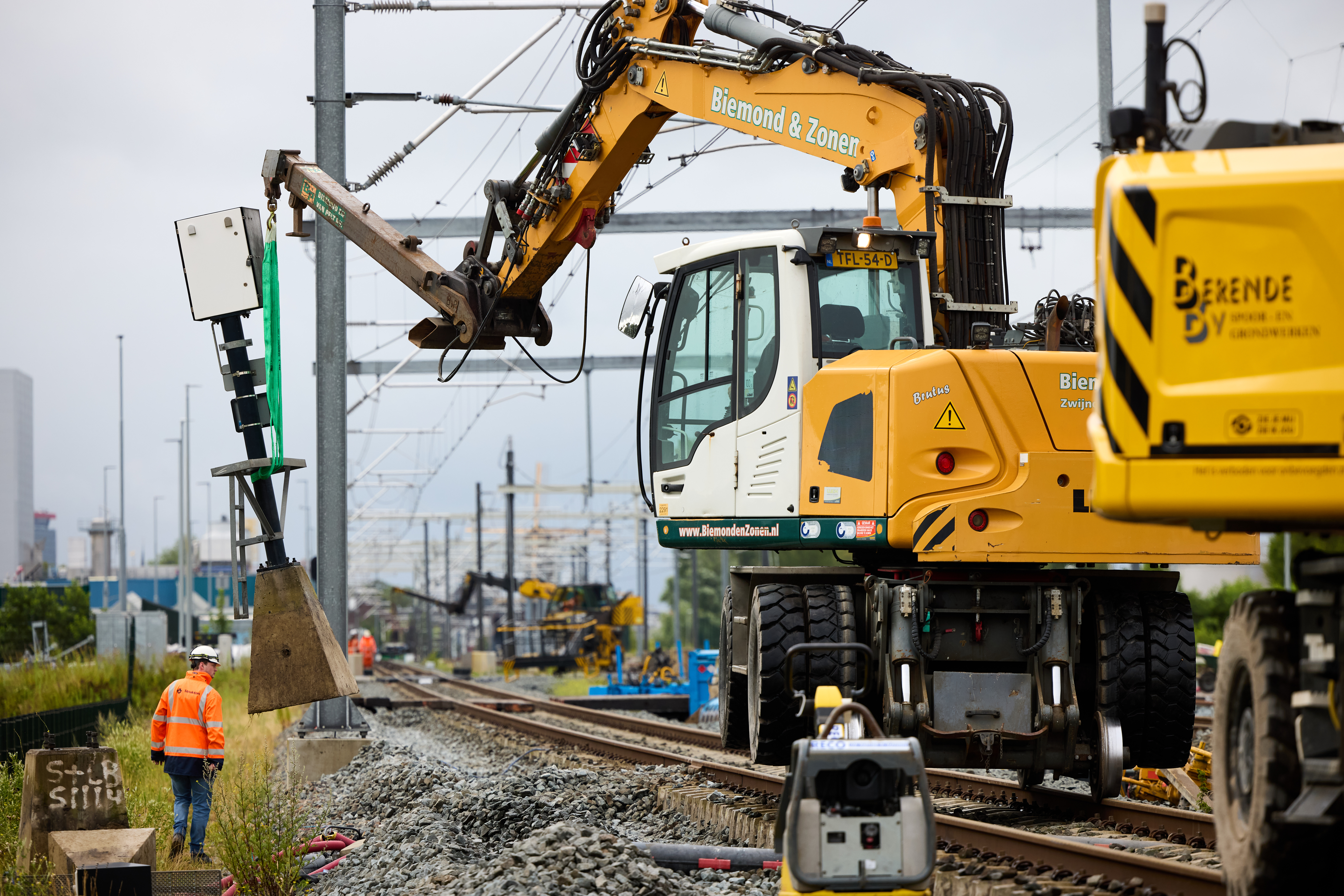 De nieuwe ballast ligt klaar voor spoor 12