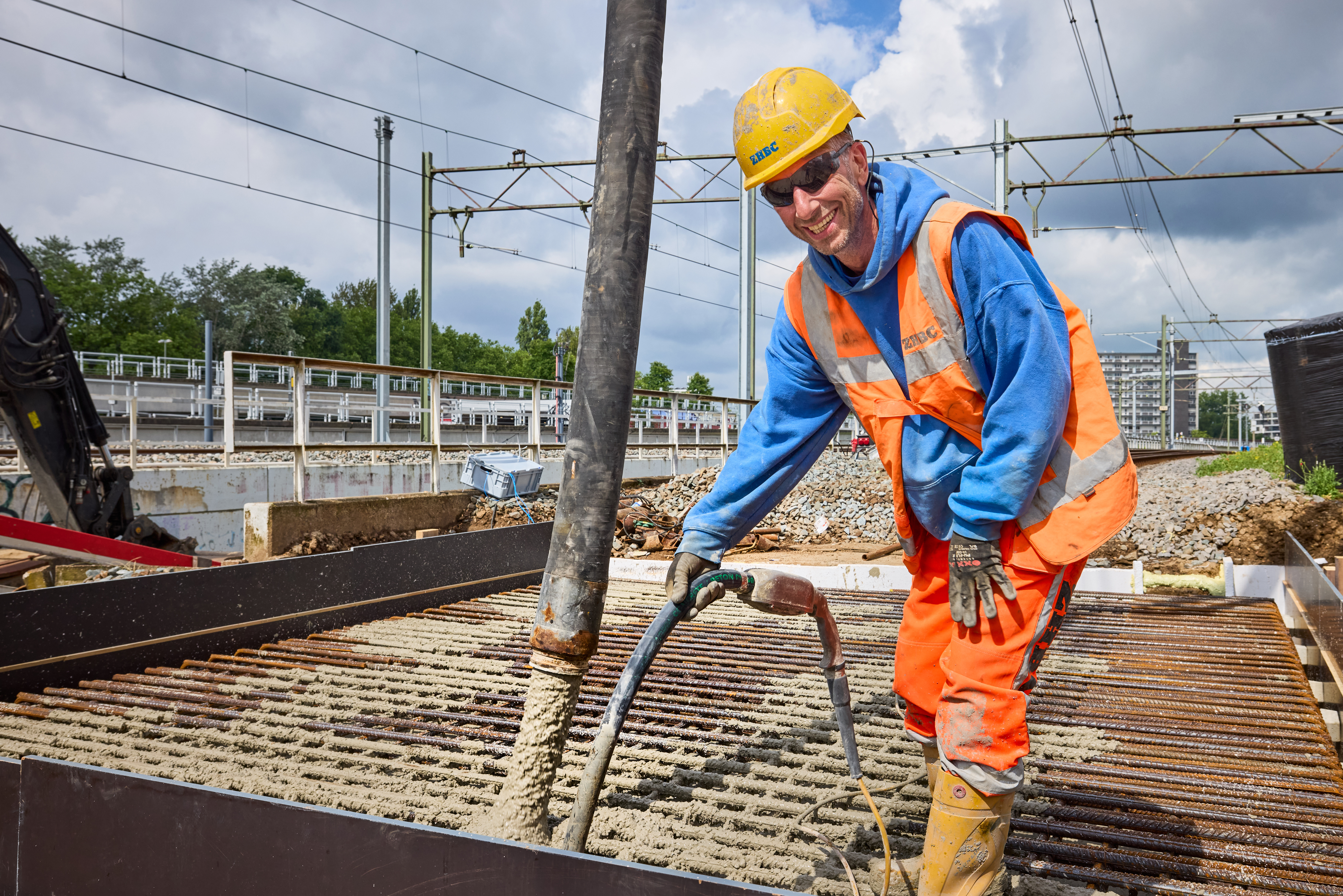 Bij Schiedam wordt het beton gestort