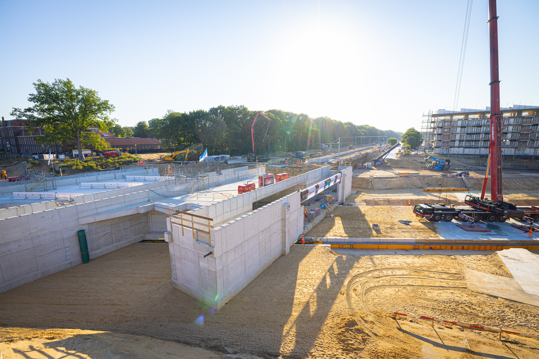 Een van de hoogtepunten van de klus was om de 8.000 ton zware nieuwe reizigerstunnel (Oosttunnel) op z’n definitieve plek te schuiven.